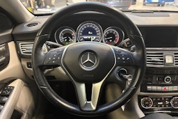 musta Mercedes-Benz CLS 2011 kuva 18.