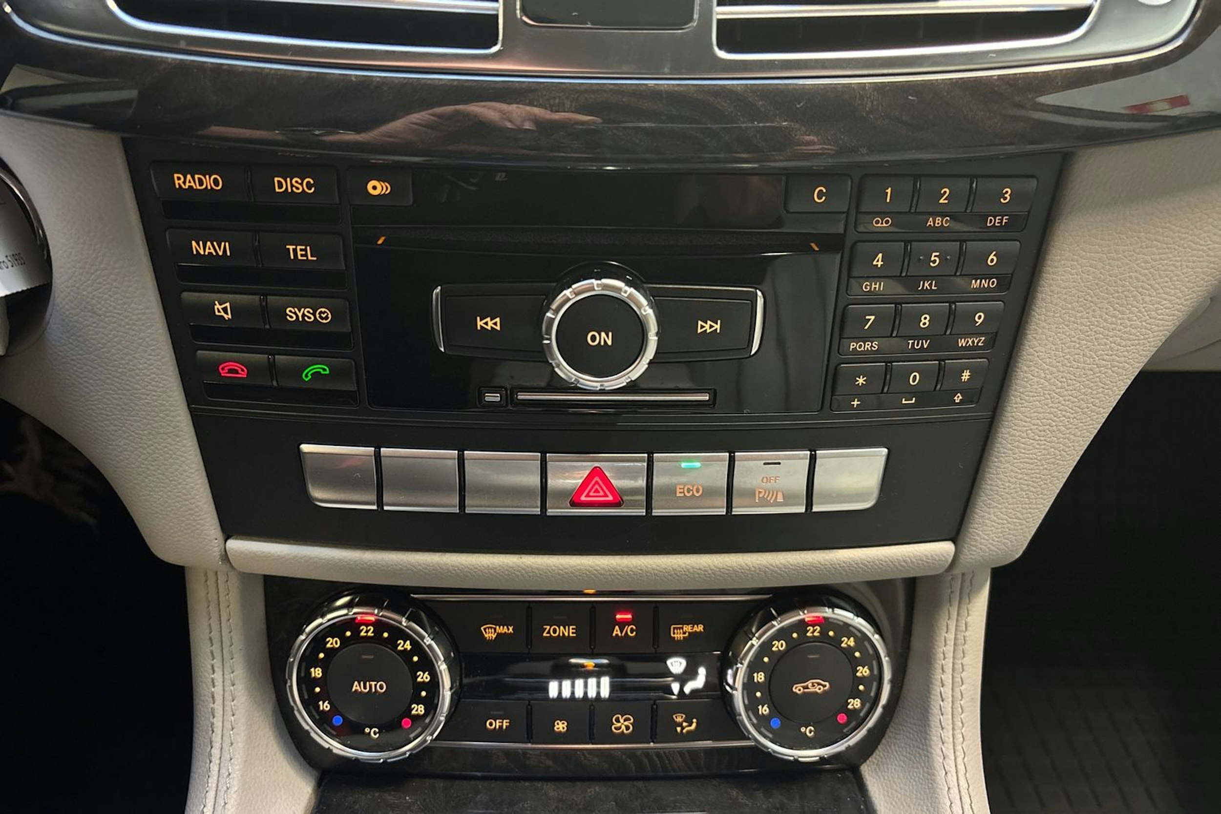 musta Mercedes-Benz CLS 2011 kuva 22.