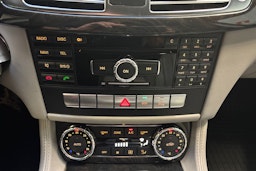 musta Mercedes-Benz CLS 2011 kuva 22.