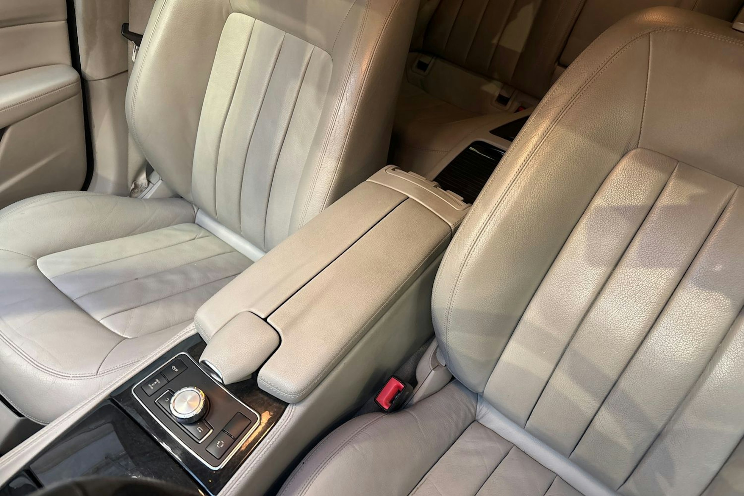 musta Mercedes-Benz CLS 2011 kuva 24.