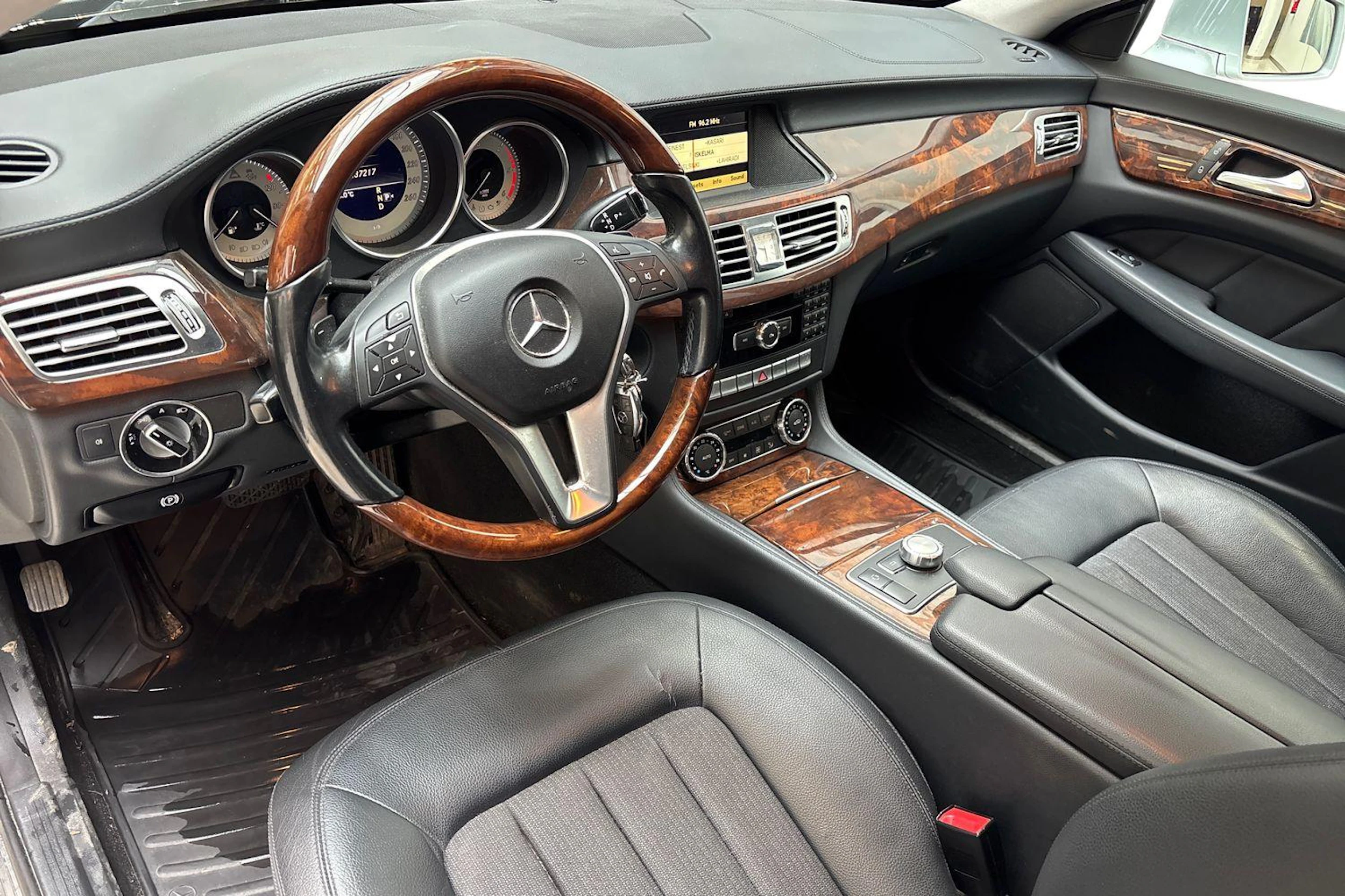 met. harmaa Mercedes-Benz CLS 2011 kuva 8.