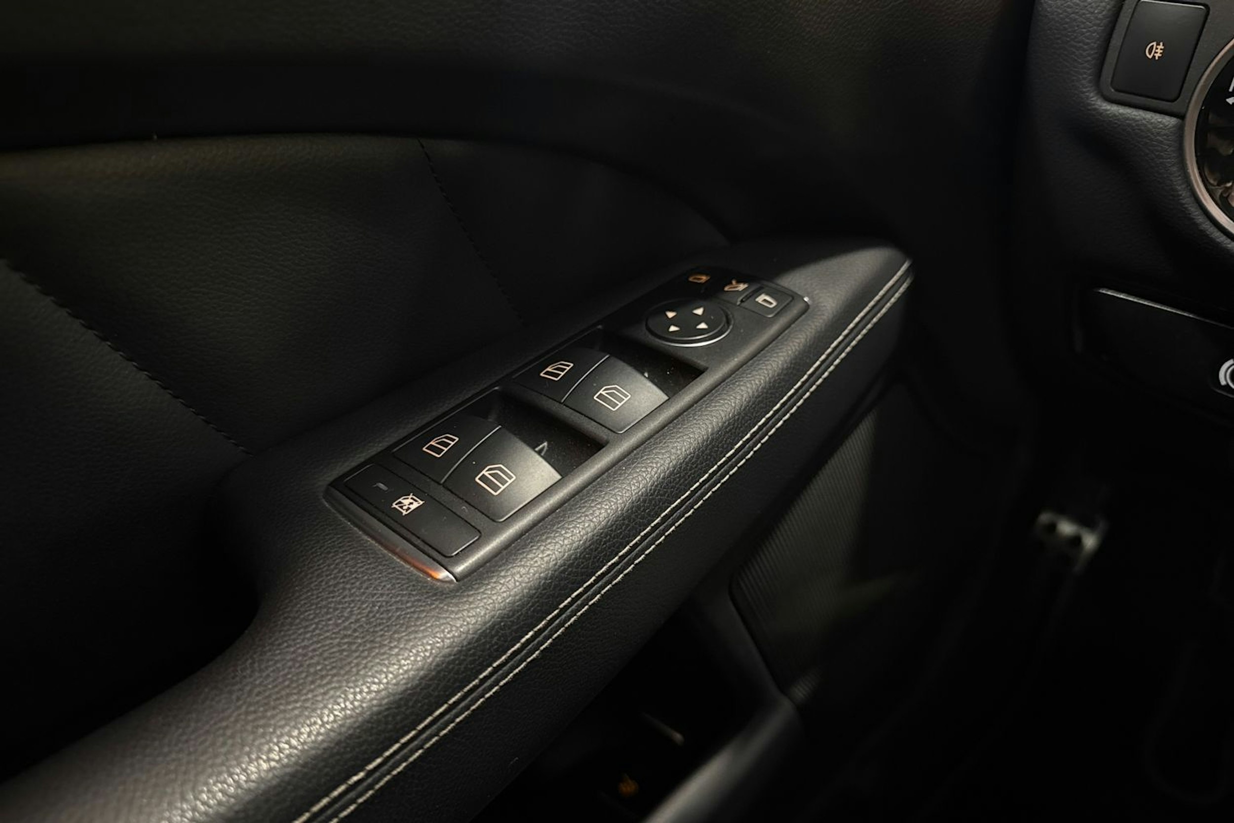 hopea Mercedes-Benz CLS 2011 kuva 24.
