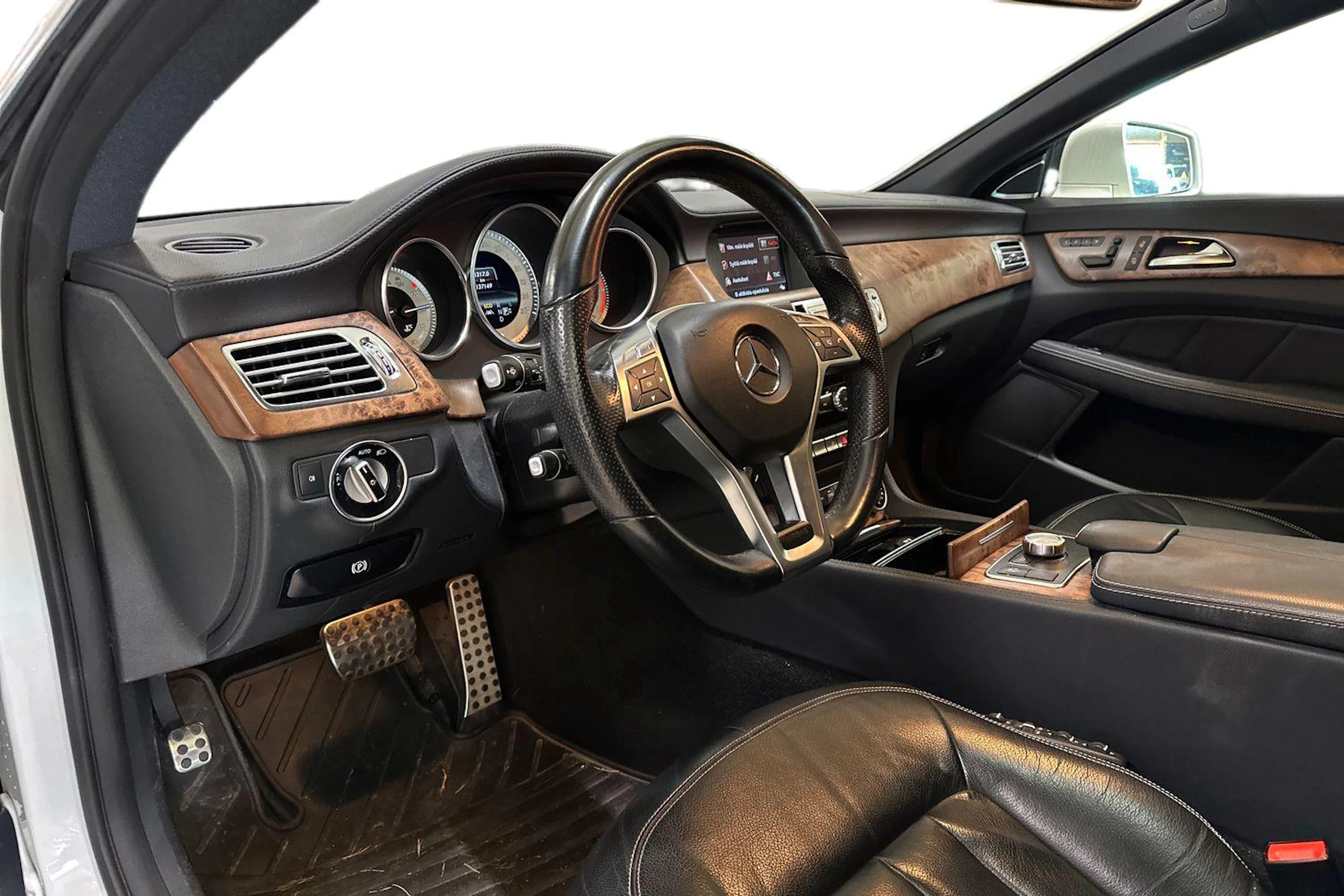 valkoinen Mercedes-Benz CLS 2012 kuva 3.