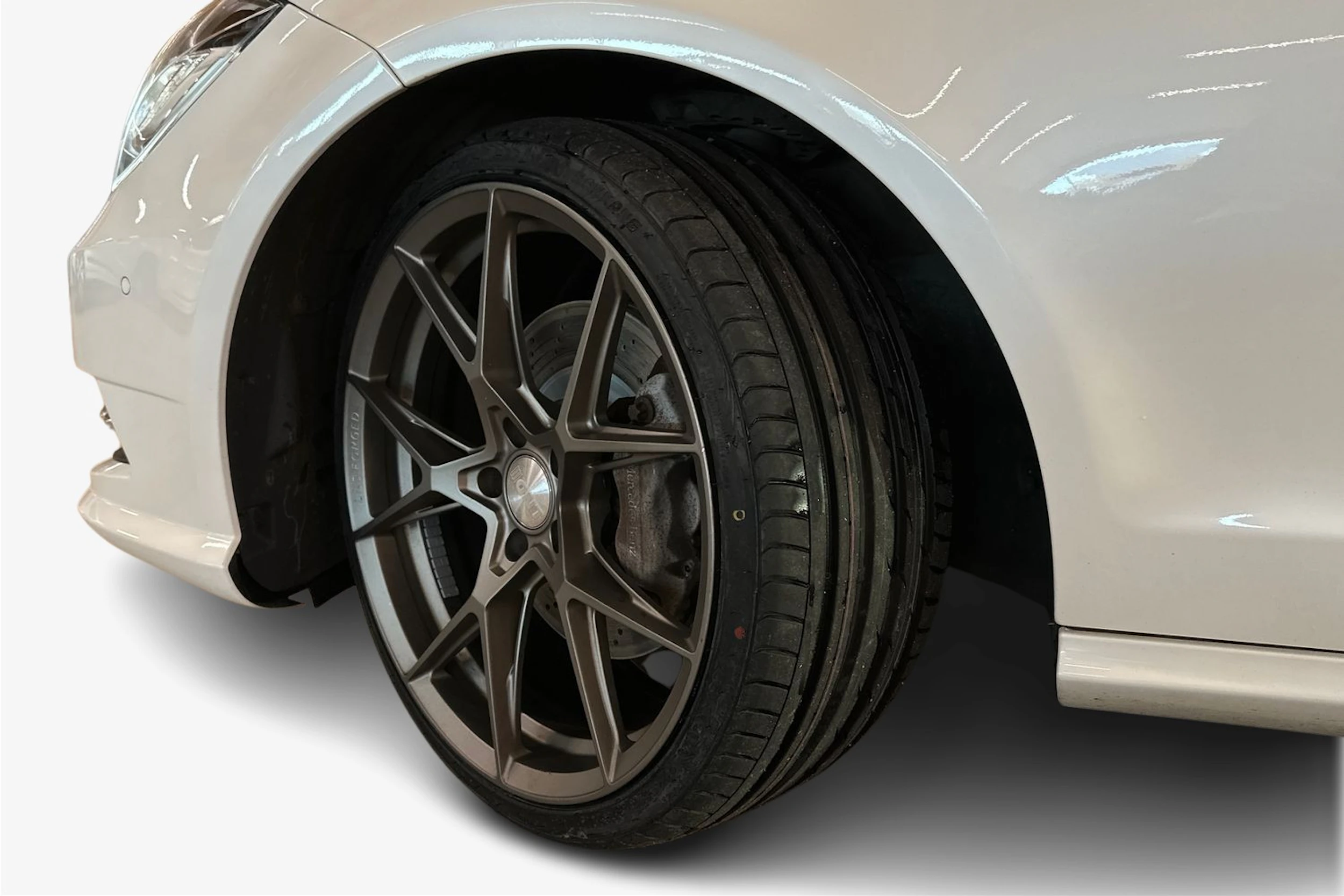 valkoinen Mercedes-Benz CLS 2012 kuva 9.