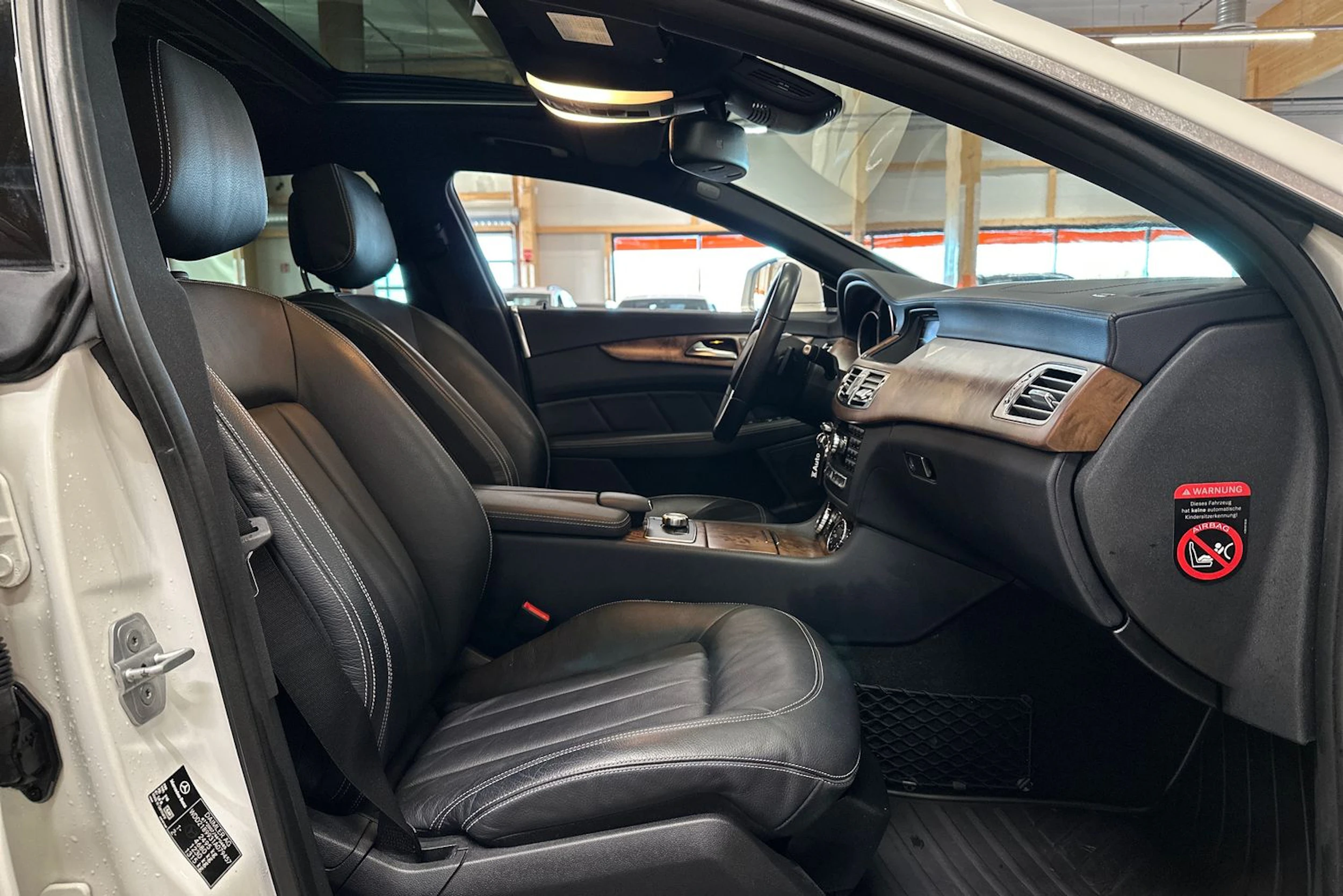 valkoinen Mercedes-Benz CLS 2012 kuva 11.