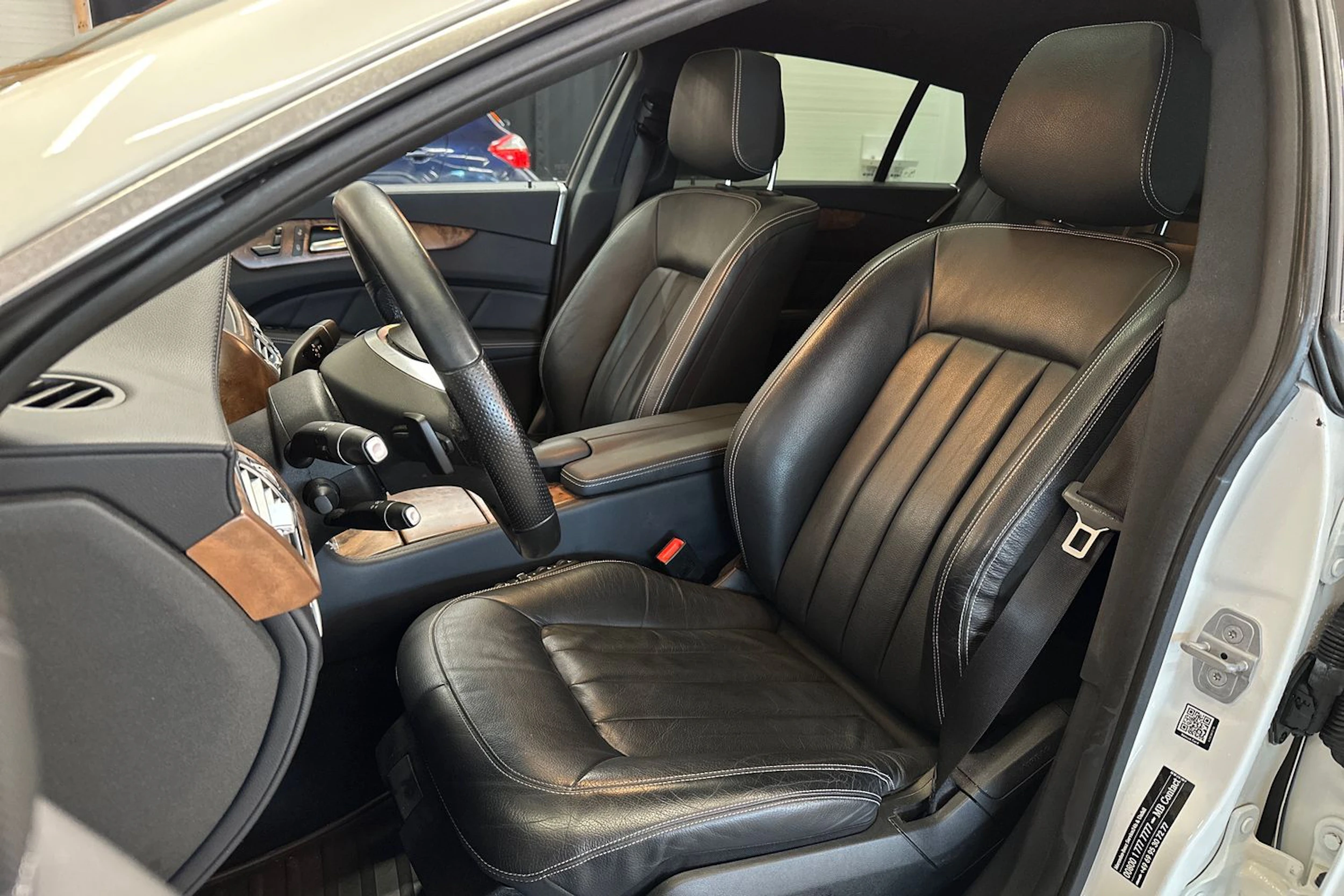 valkoinen Mercedes-Benz CLS 2012 kuva 14.