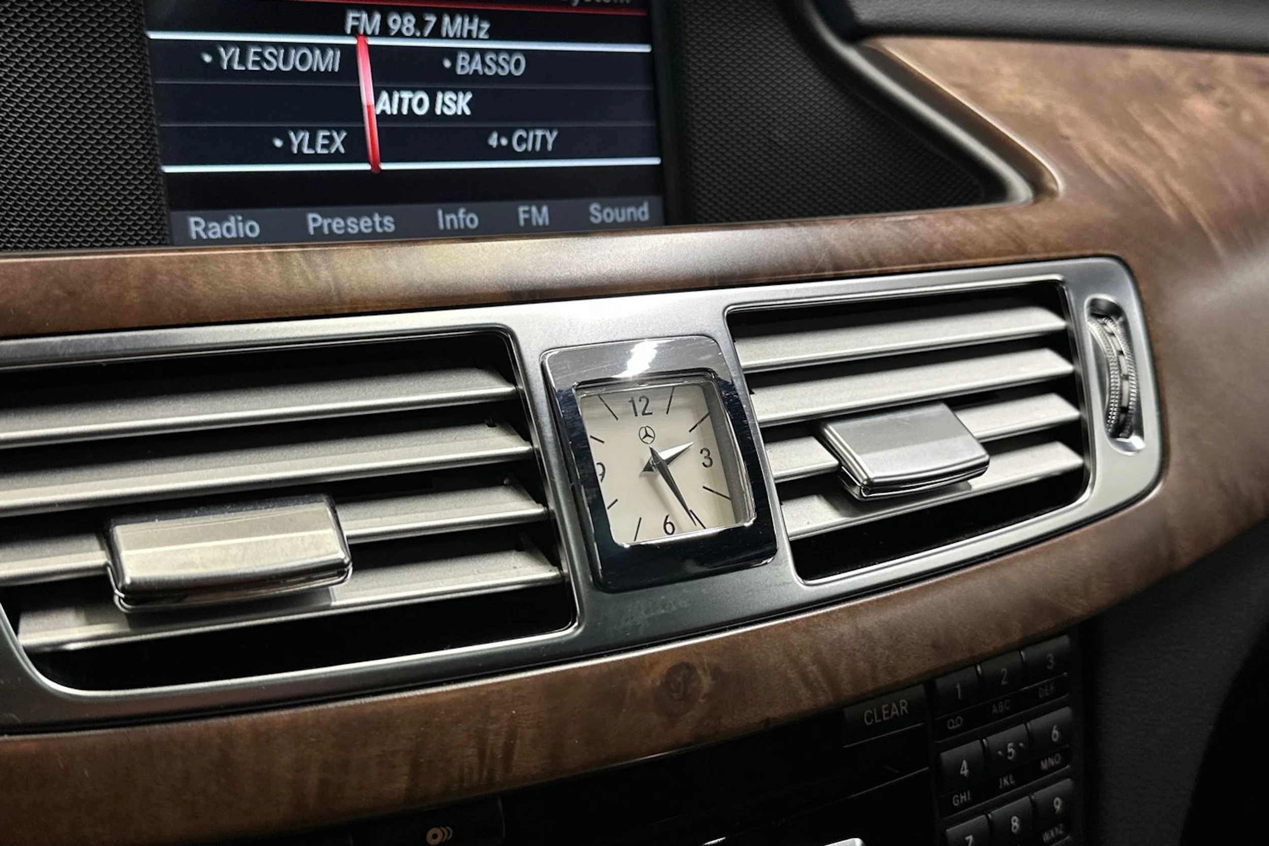 valkoinen Mercedes-Benz CLS 2012 kuva 18.