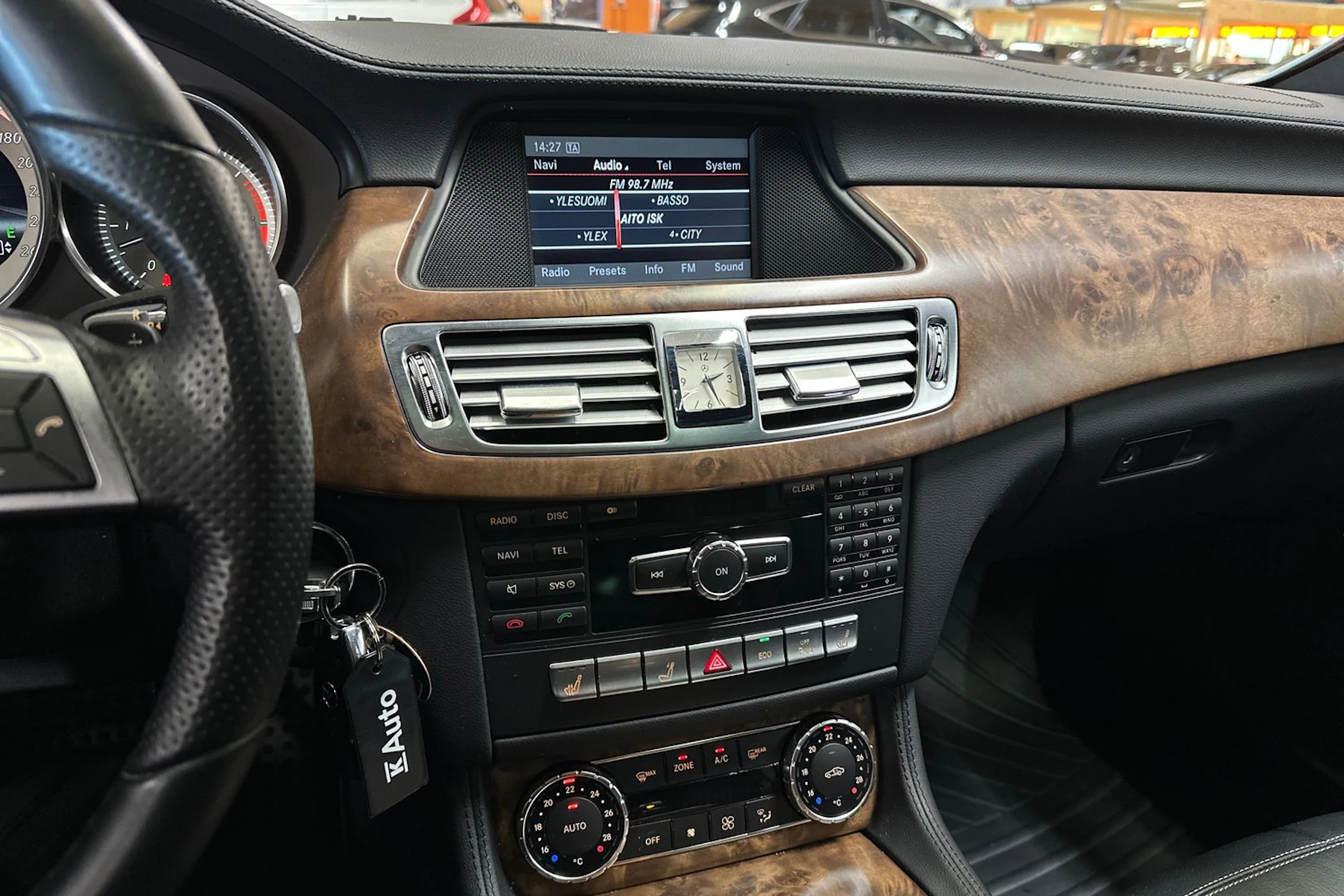 valkoinen Mercedes-Benz CLS 2012 kuva 19.