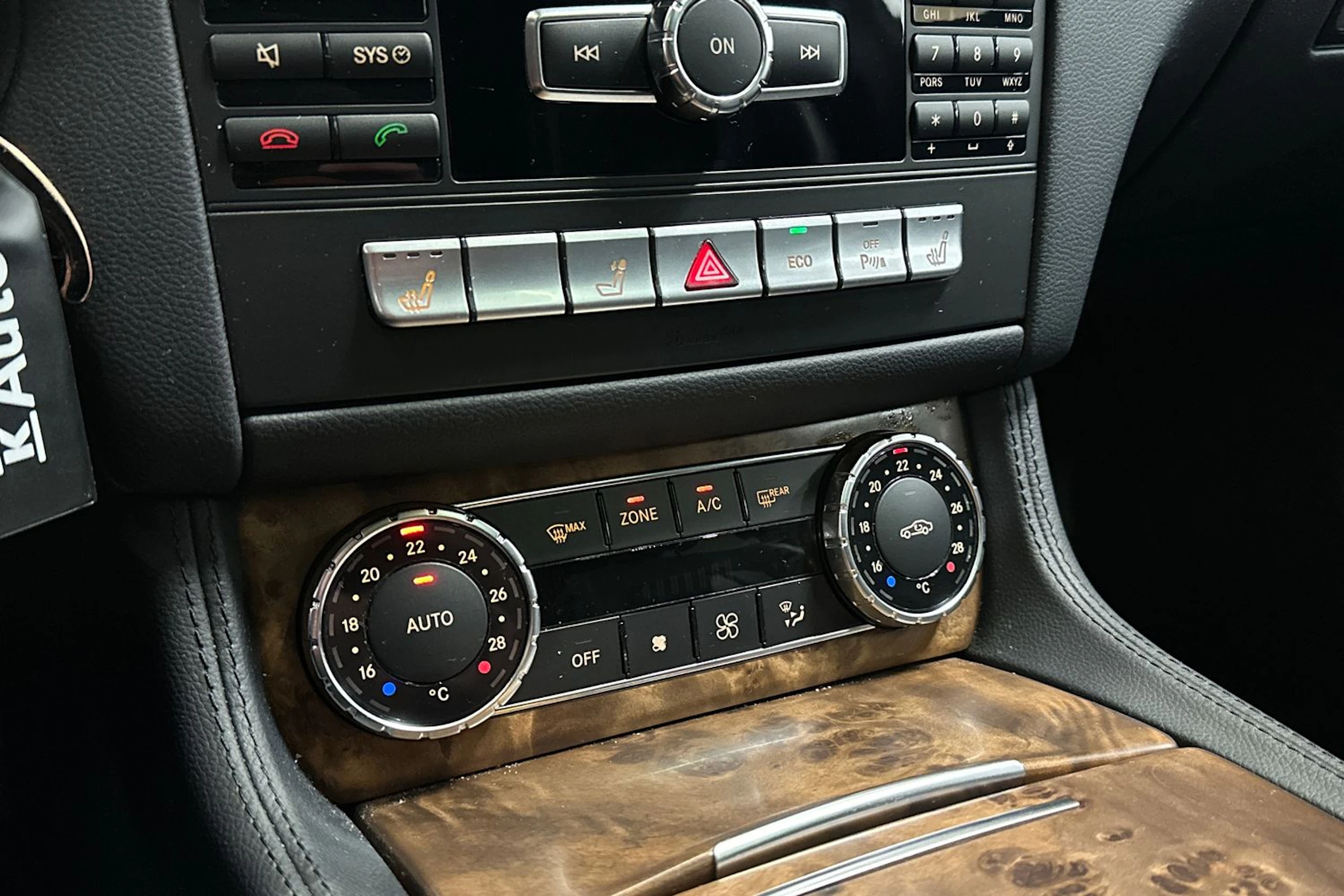 valkoinen Mercedes-Benz CLS 2012 kuva 20.