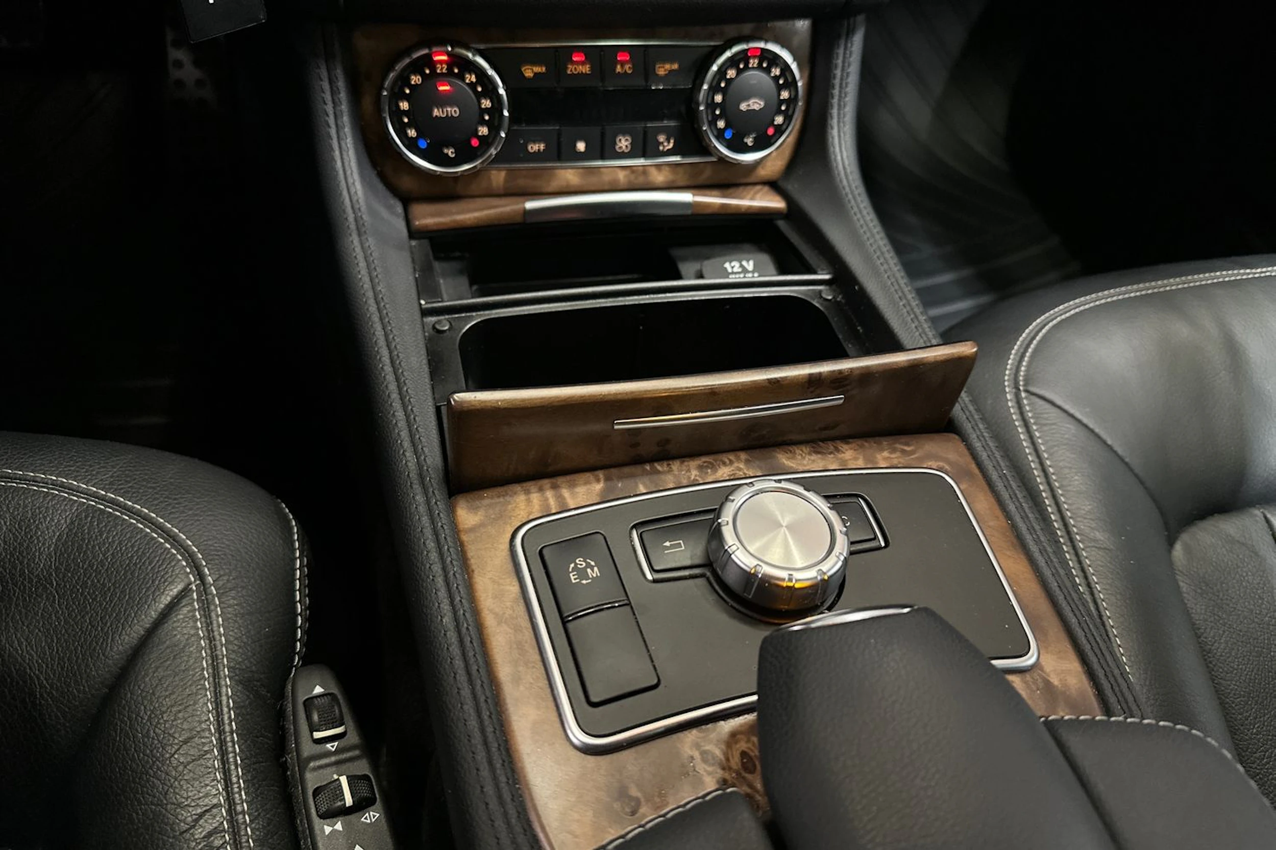 valkoinen Mercedes-Benz CLS 2012 kuva 21.