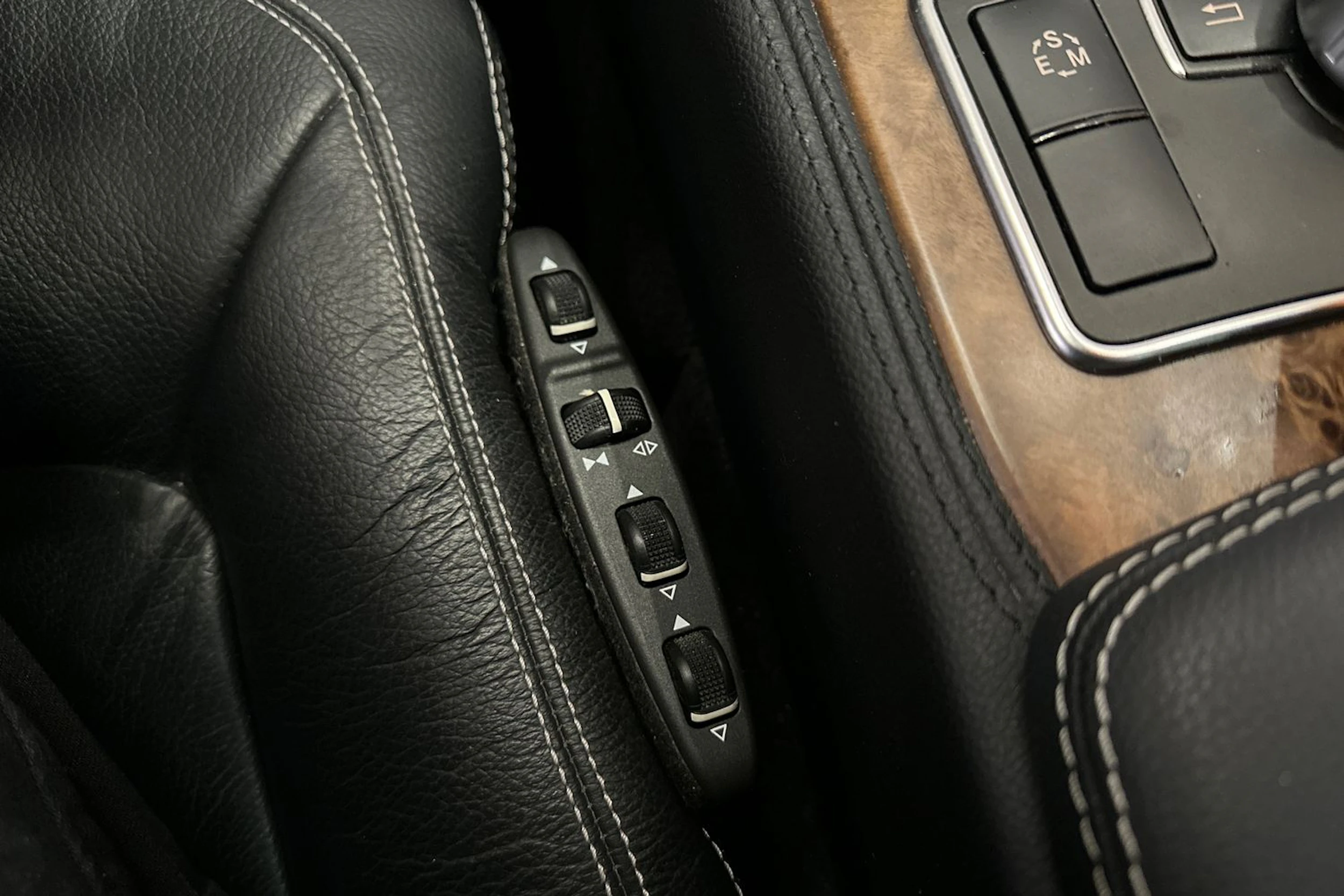 valkoinen Mercedes-Benz CLS 2012 kuva 22.