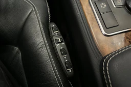 valkoinen Mercedes-Benz CLS 2012 kuva 22.