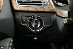 valkoinen Mercedes-Benz CLS 2012 kuva 28.