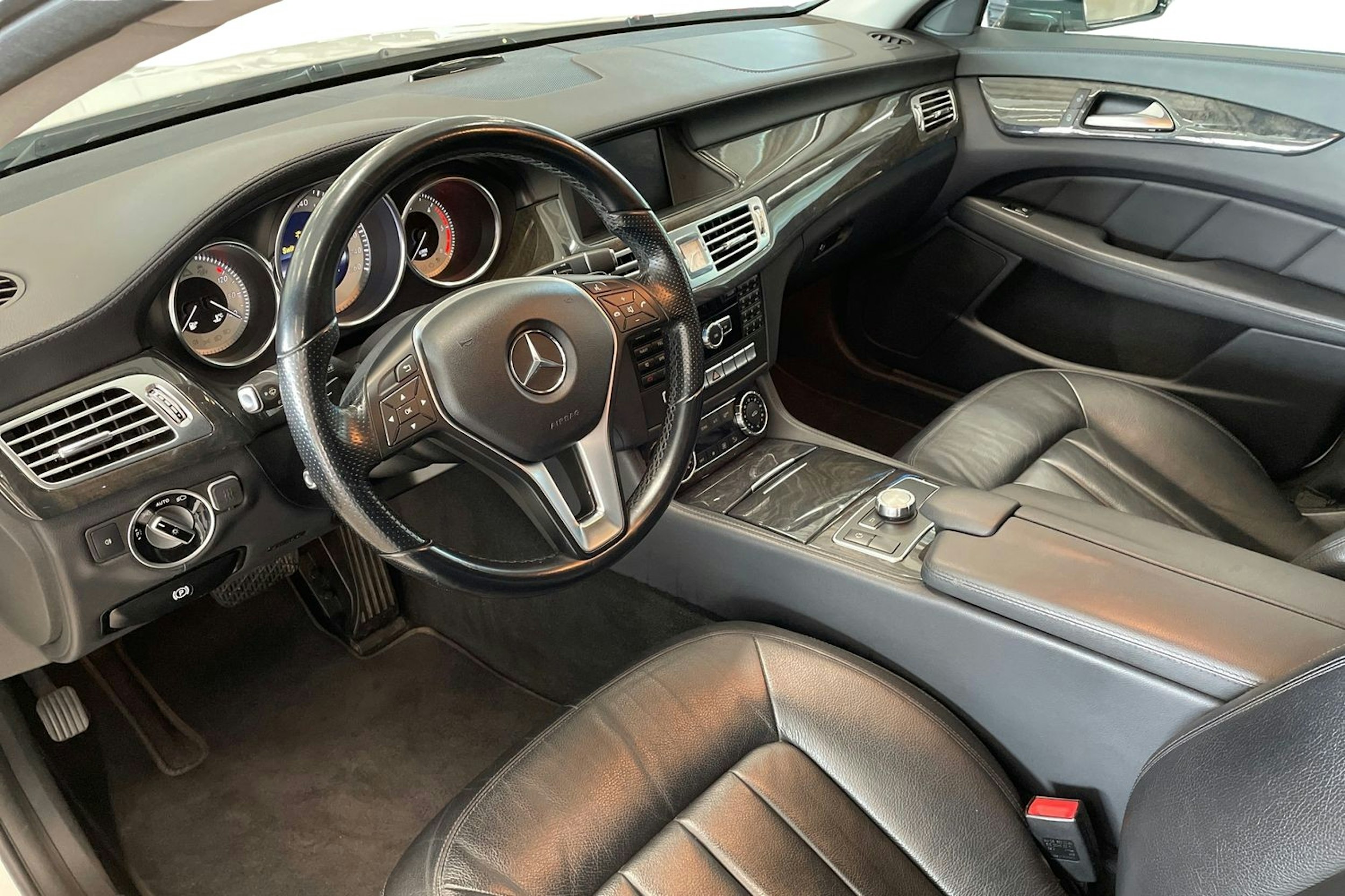 valkoinen Mercedes-Benz CLS 2013 kuva 7.