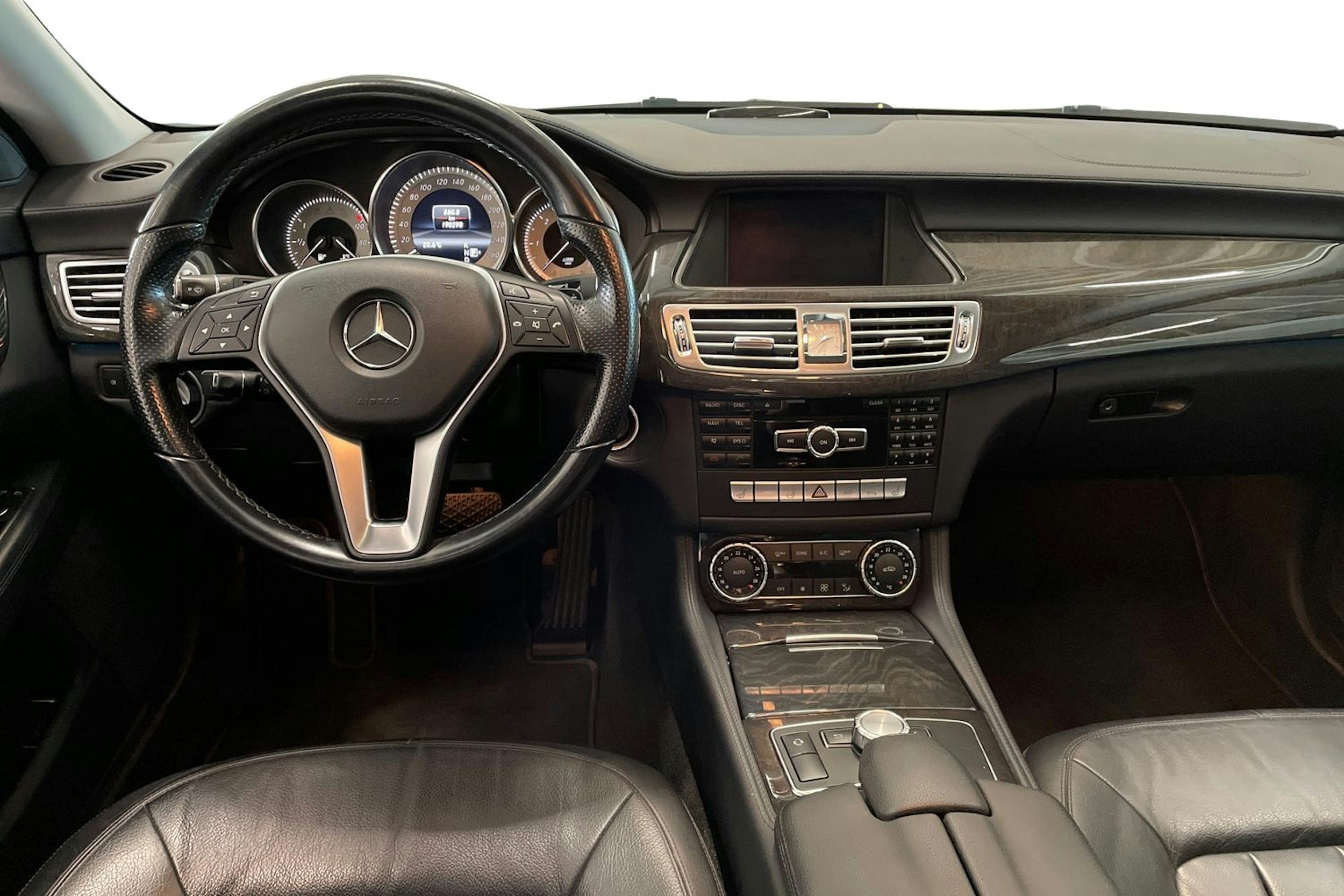 valkoinen Mercedes-Benz CLS 2013 kuva 9.
