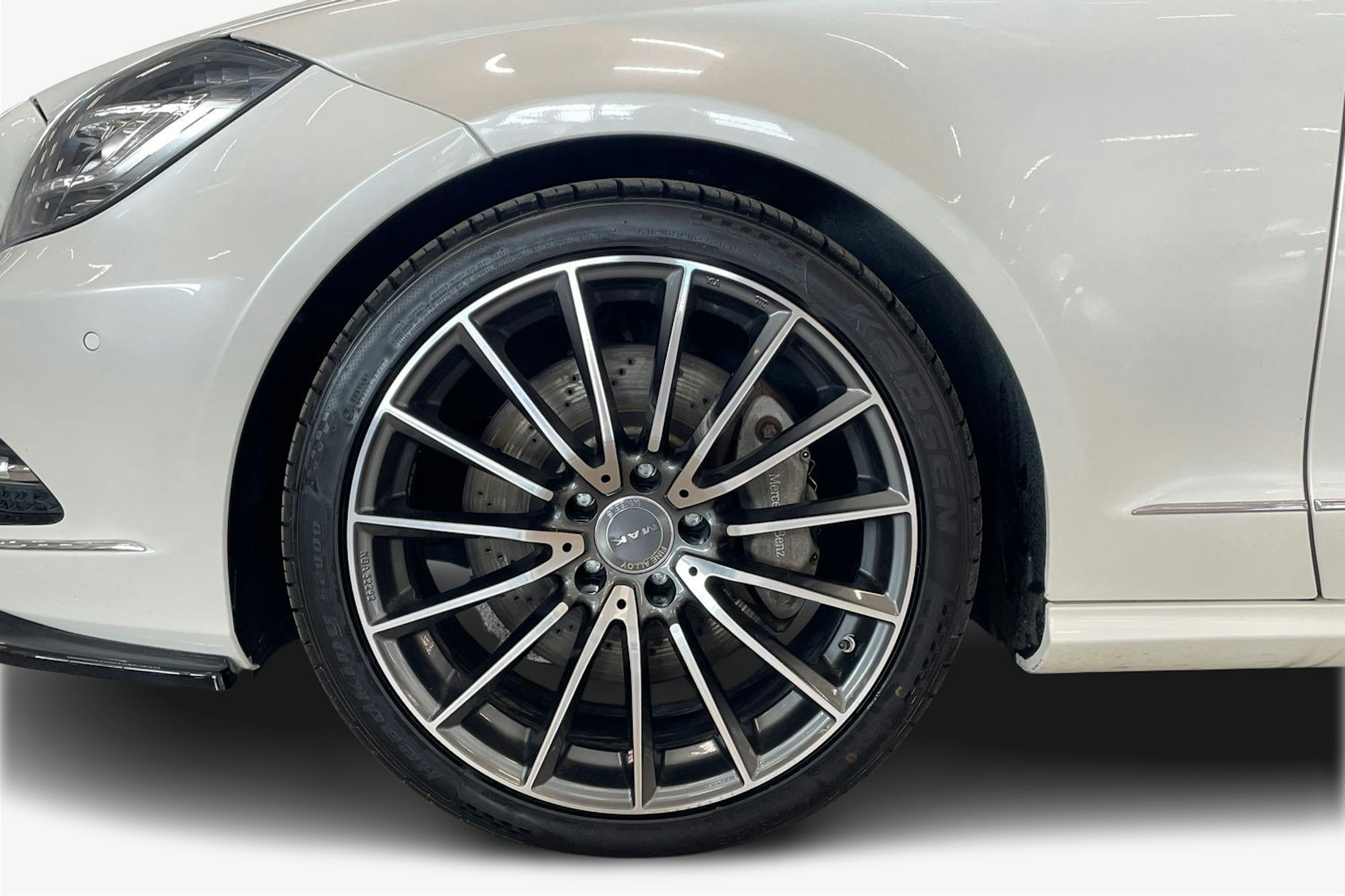 valkoinen Mercedes-Benz CLS 2013 kuva 11.