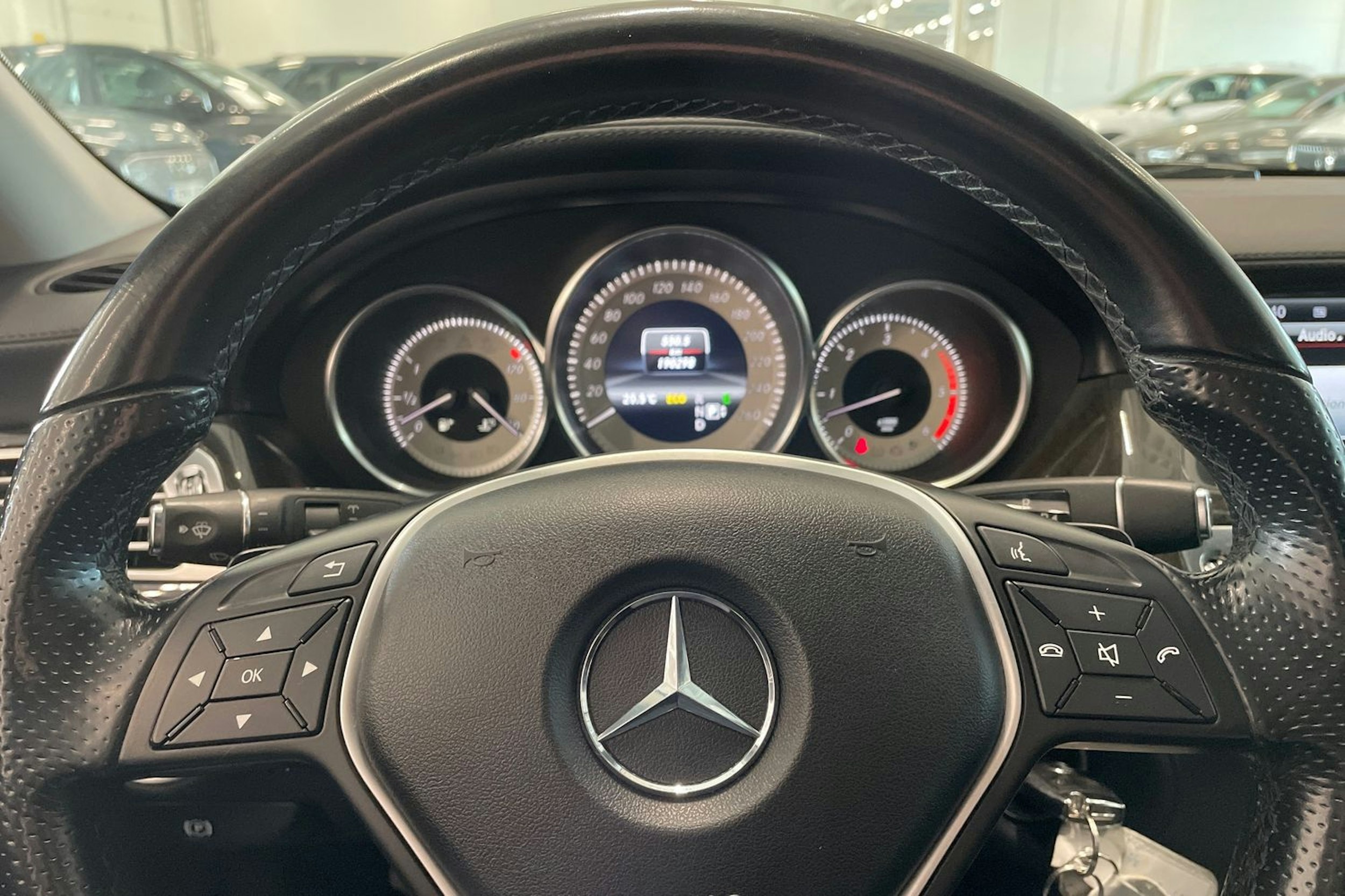 valkoinen Mercedes-Benz CLS 2013 kuva 15.