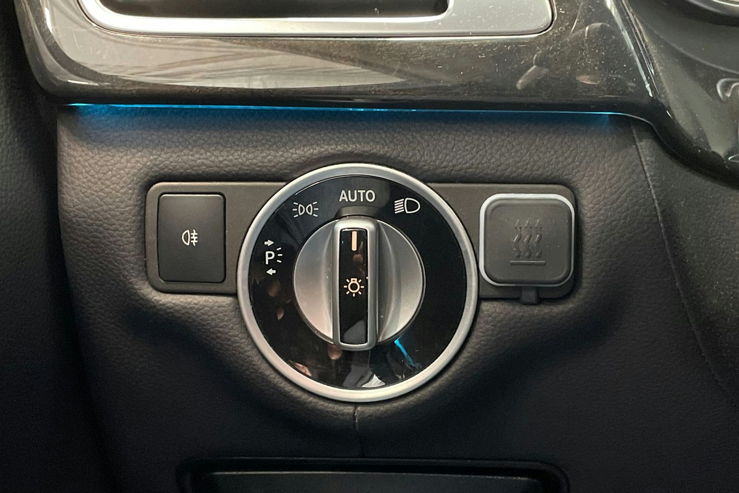 valkoinen Mercedes-Benz CLS 2013 kuva 20.