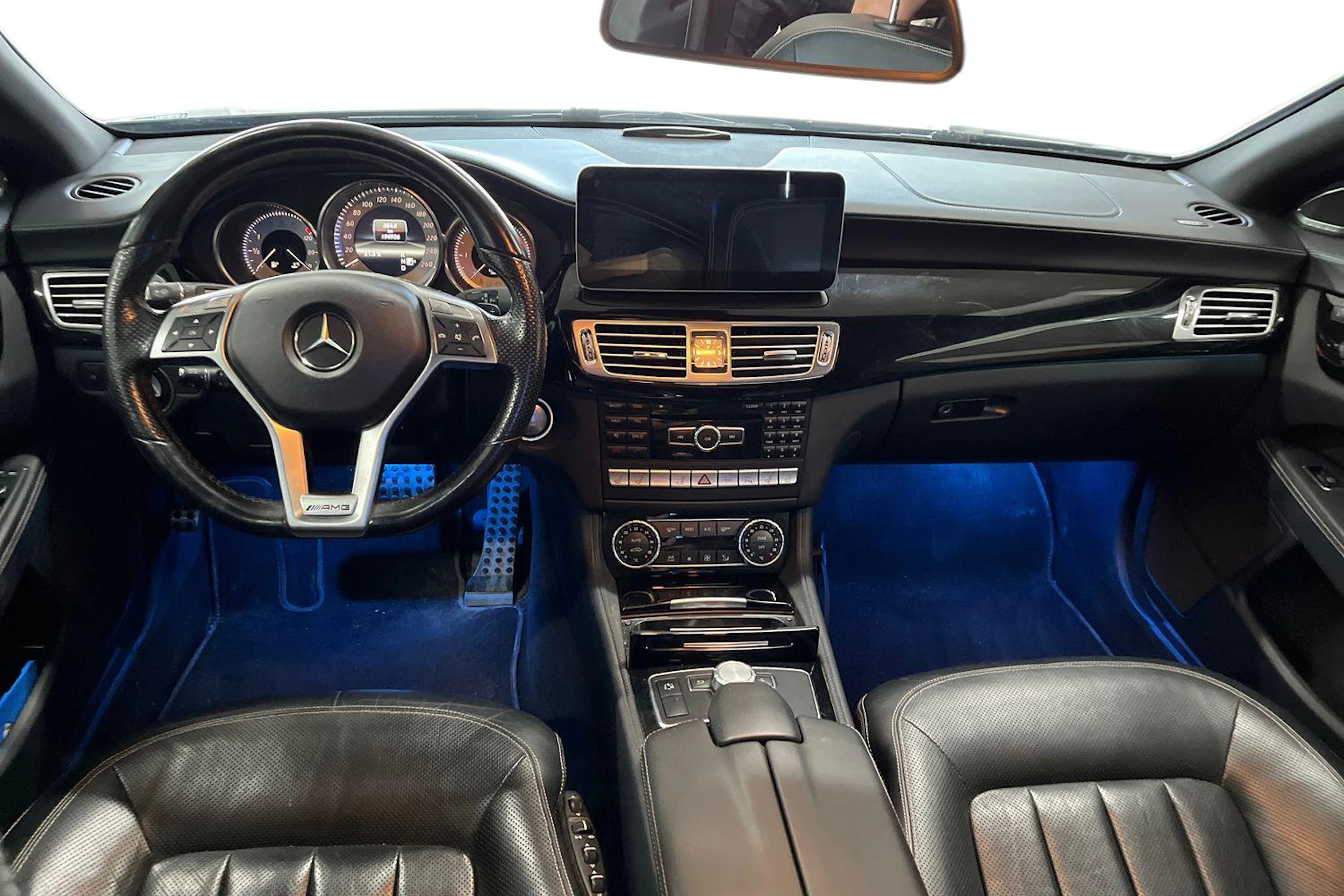 Harmaa Mercedes-Benz CLS 2013 kuva 7.