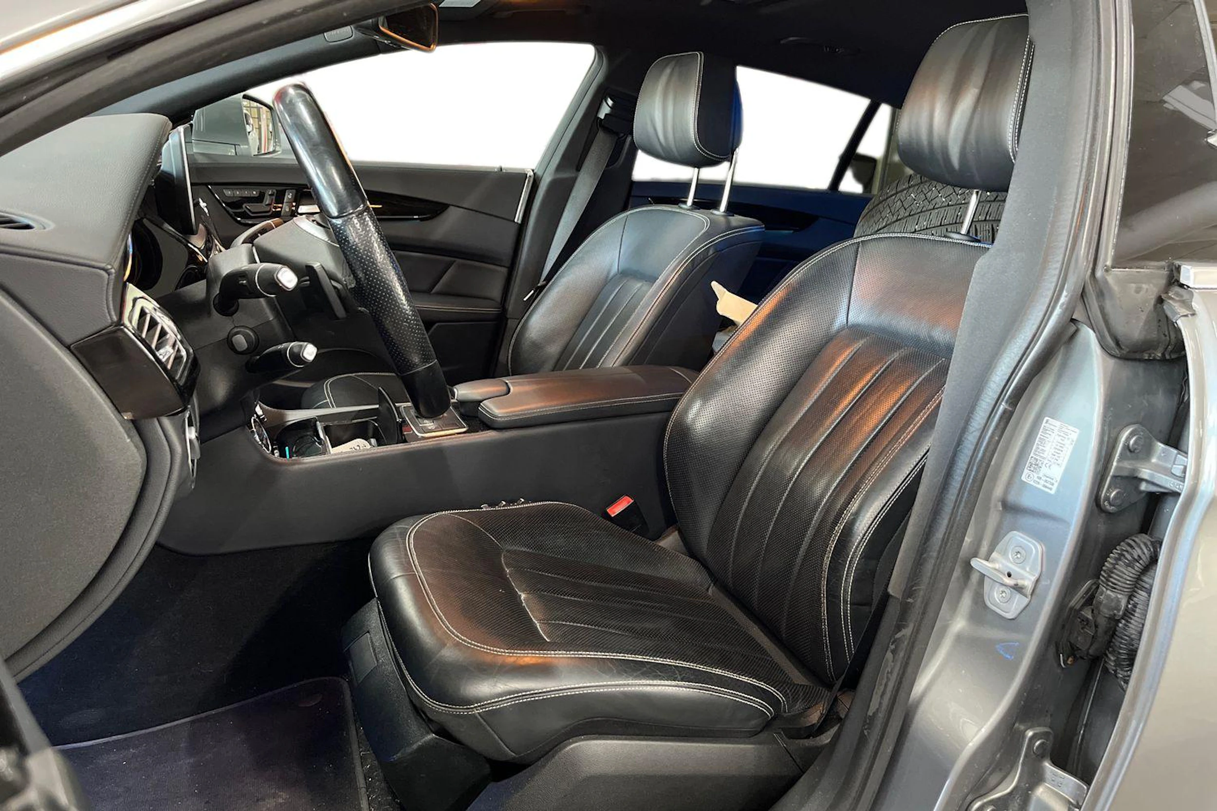 Harmaa Mercedes-Benz CLS 2013 kuva 8.