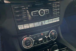 Harmaa Mercedes-Benz CLS 2013 kuva 23.