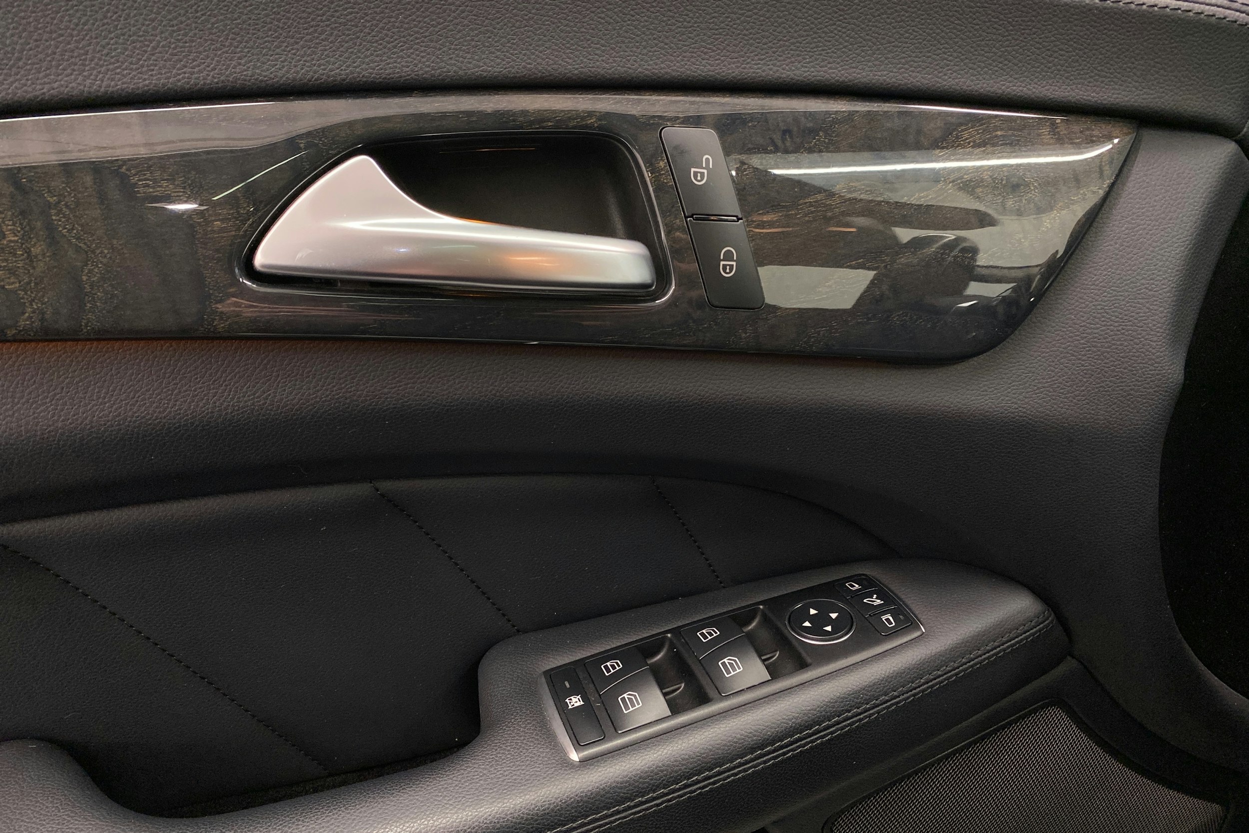 musta Mercedes-Benz CLS 2014 kuva 22.