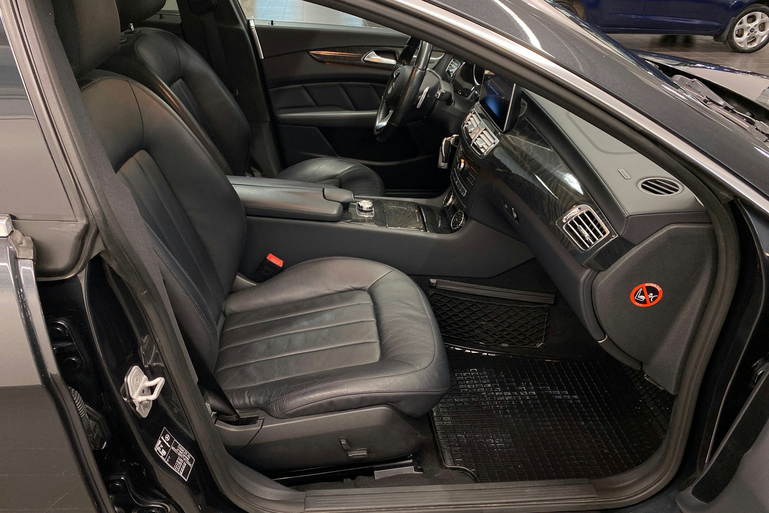 musta Mercedes-Benz CLS 2014 kuva 28.