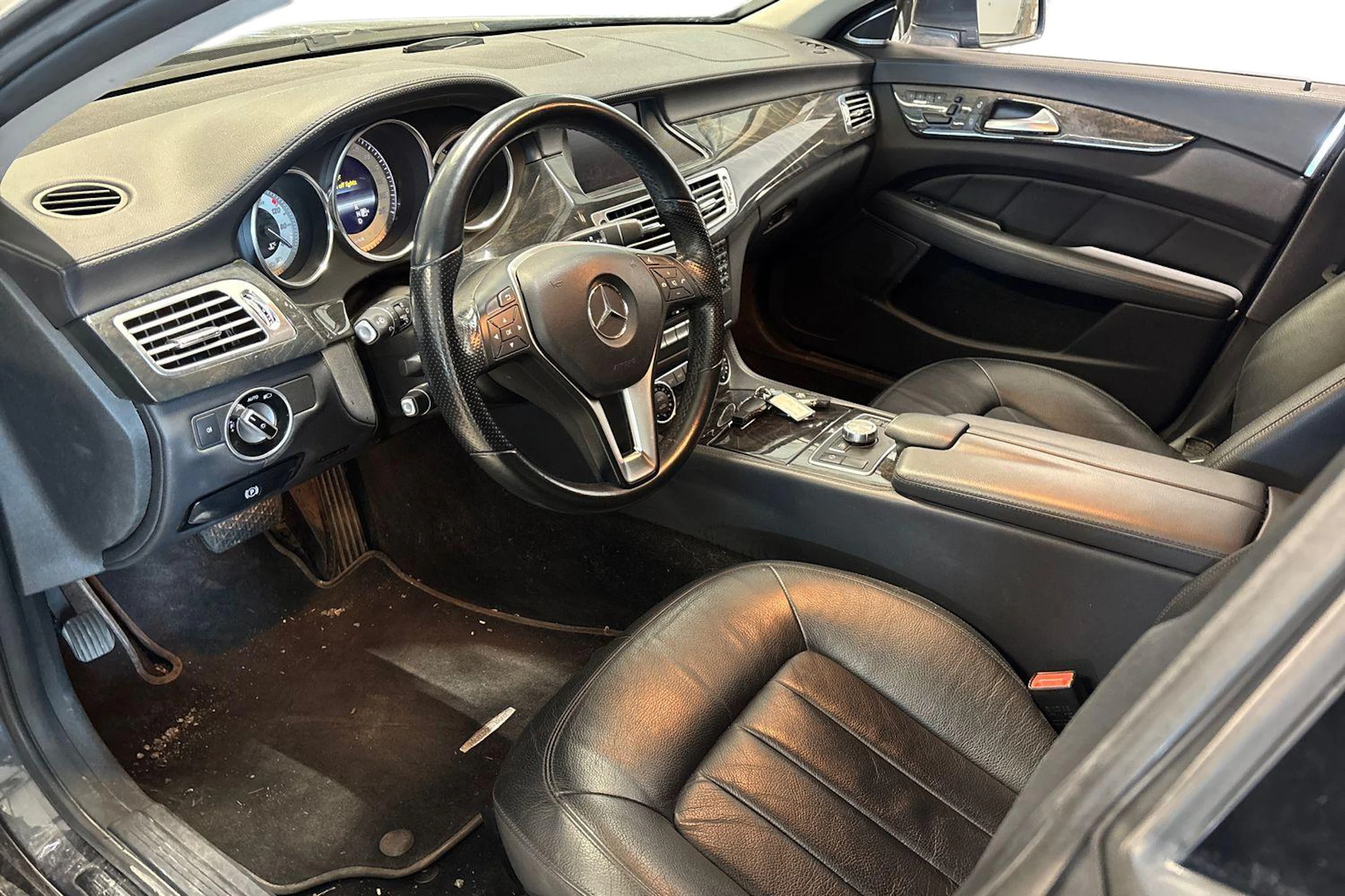harmaa Mercedes-Benz CLS 2014 kuva 3.