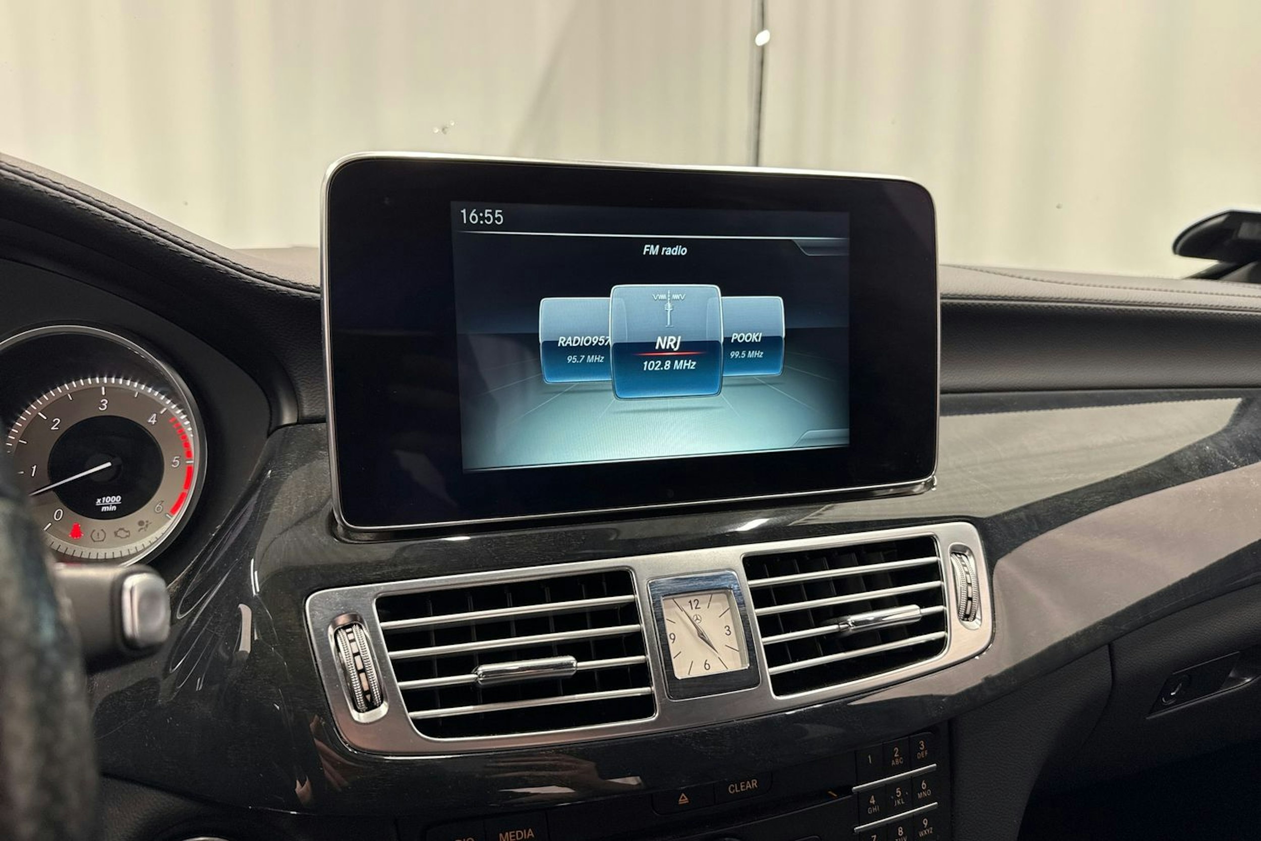musta Mercedes-Benz CLS 2016 kuva 23.