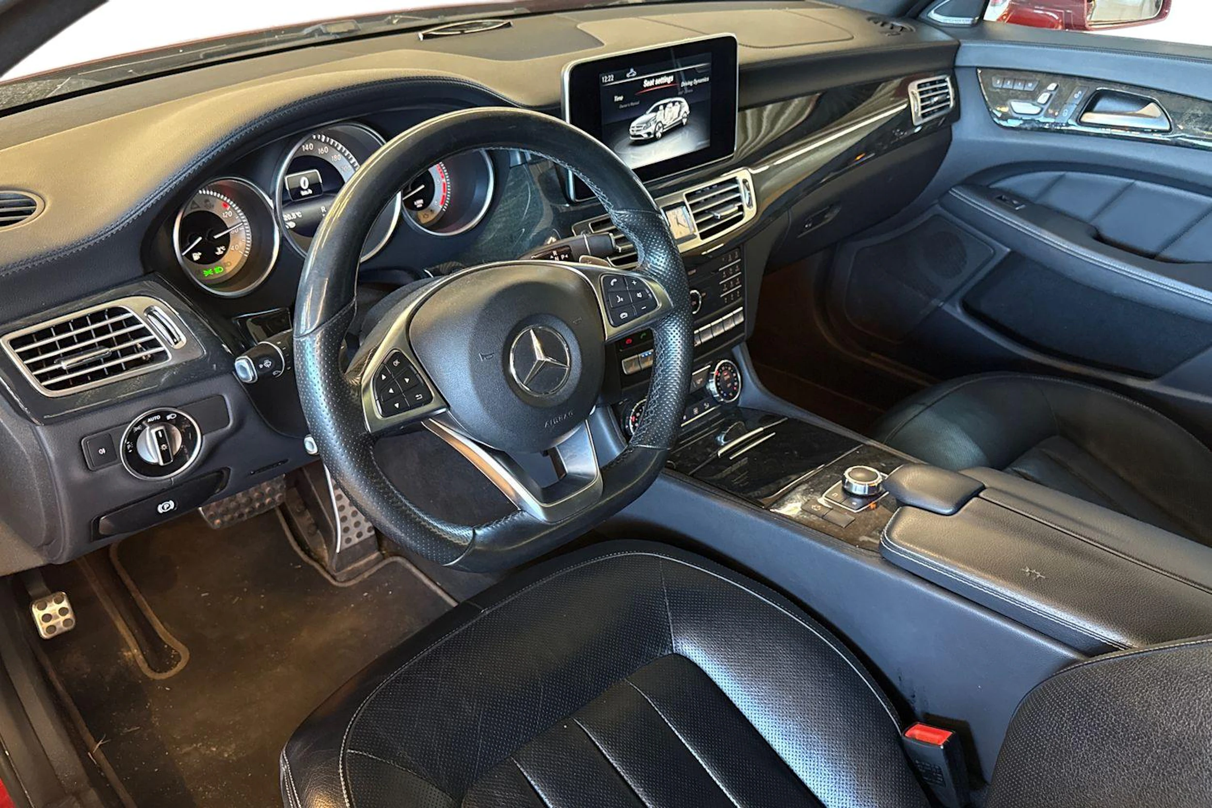 punainen Mercedes-Benz CLS 2017 kuva 3.