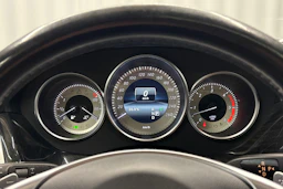 punainen Mercedes-Benz CLS 2017 kuva 16.
