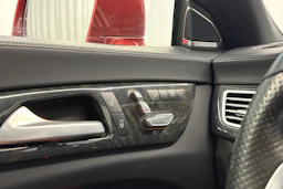 punainen Mercedes-Benz CLS 2017 kuva 23.