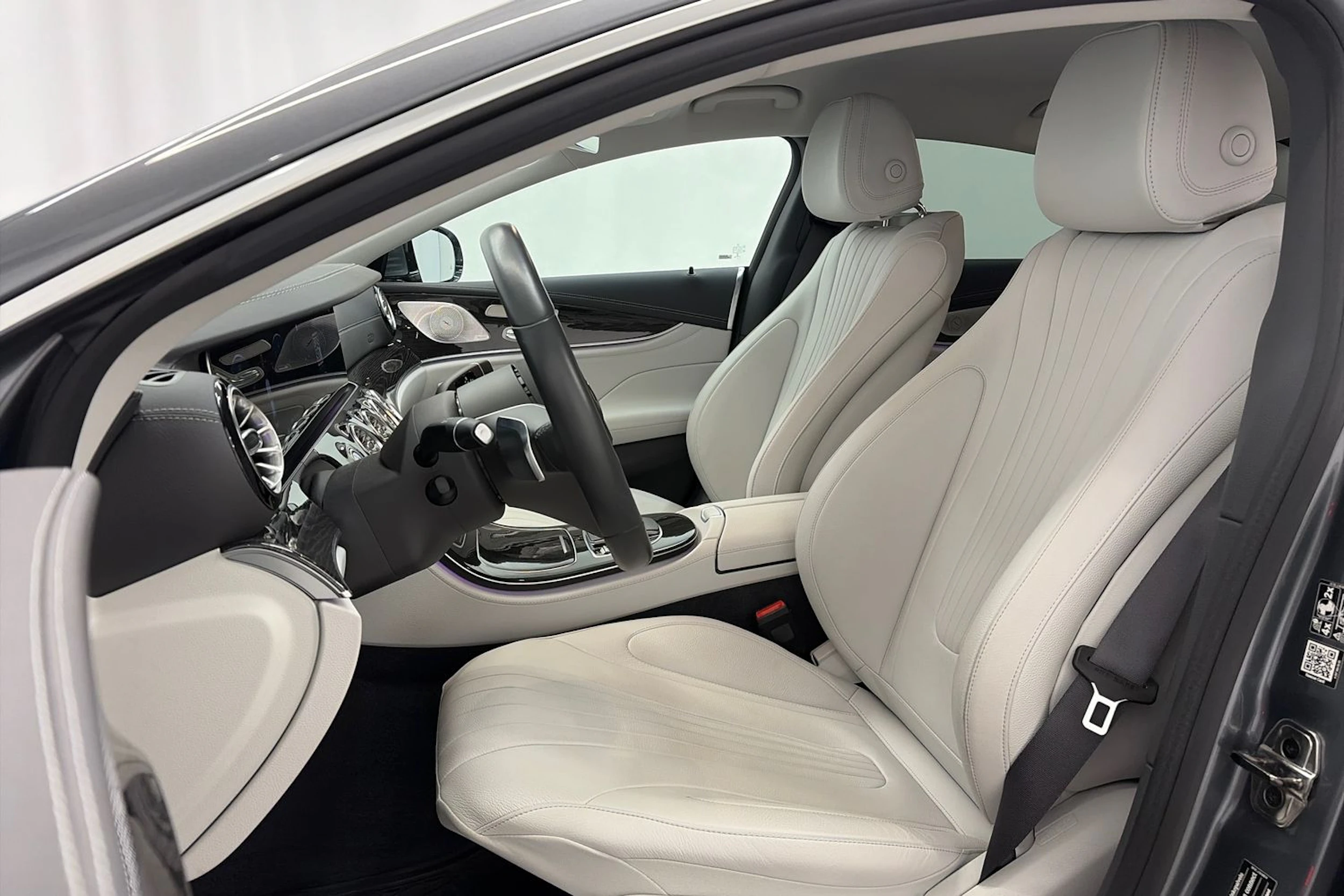 Harmaa Mercedes-Benz CLS 2022 kuva 13.