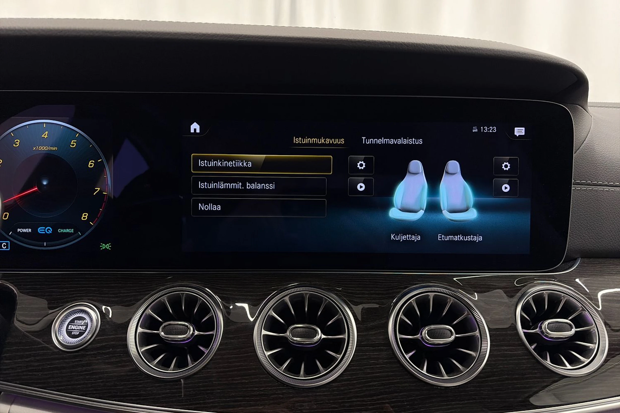 Harmaa Mercedes-Benz CLS 2022 kuva 23.