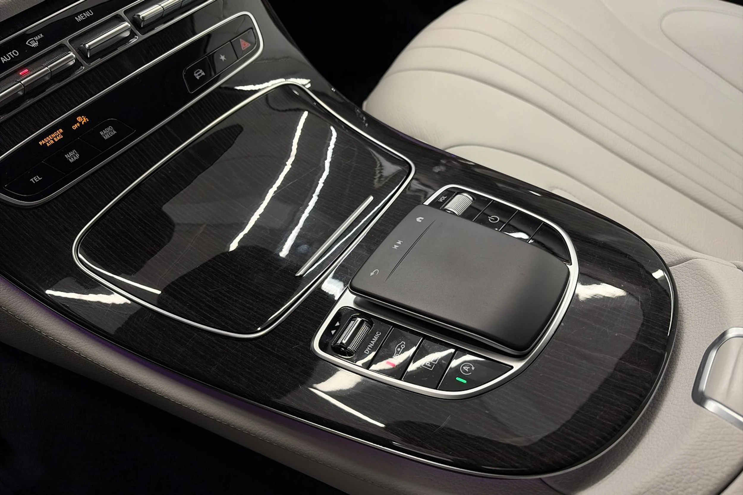 Harmaa Mercedes-Benz CLS 2022 kuva 30.