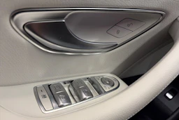 Harmaa Mercedes-Benz CLS 2022 kuva 33.
