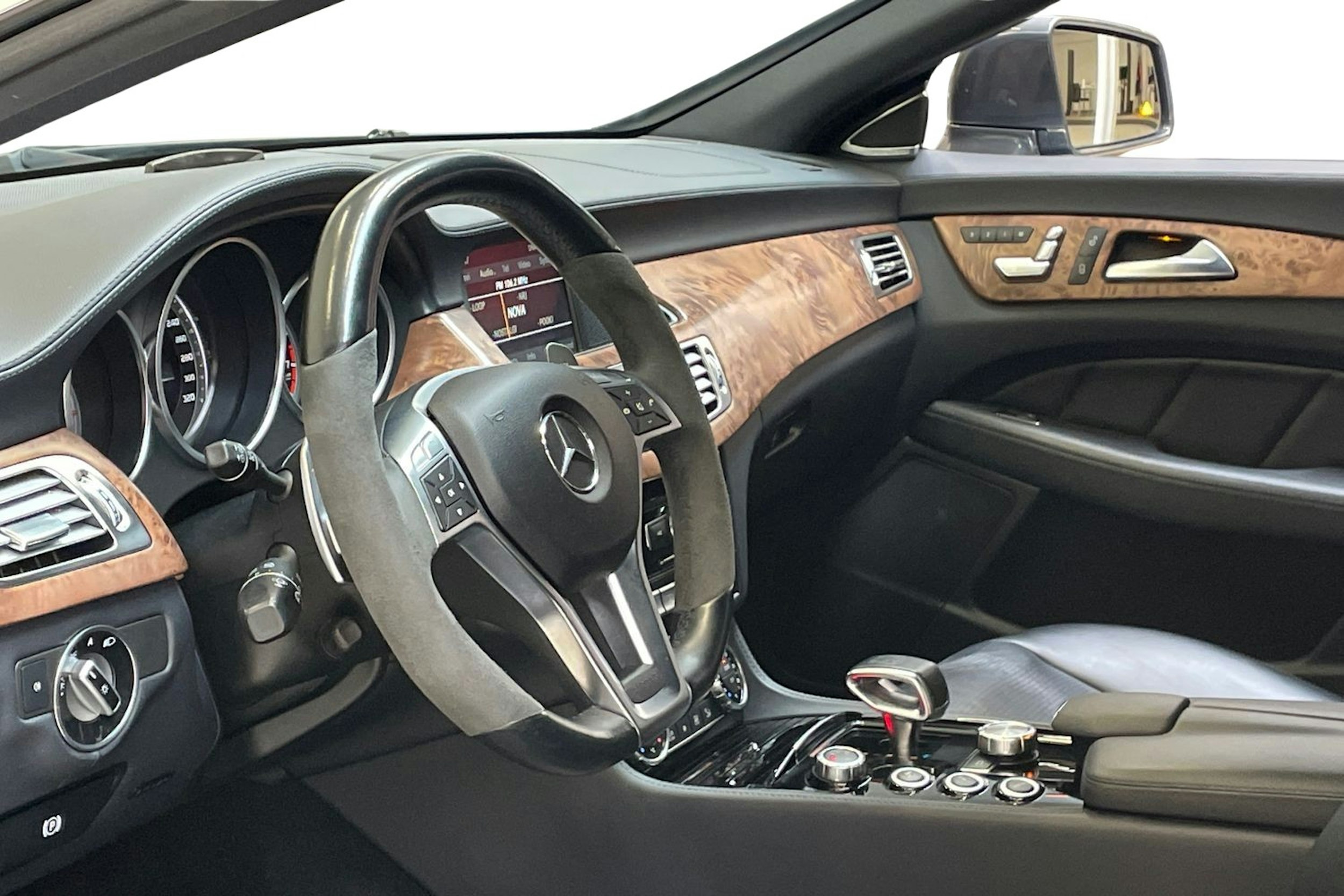 harmaa Mercedes-Benz CLS 63 AMG 2011 kuva 7.