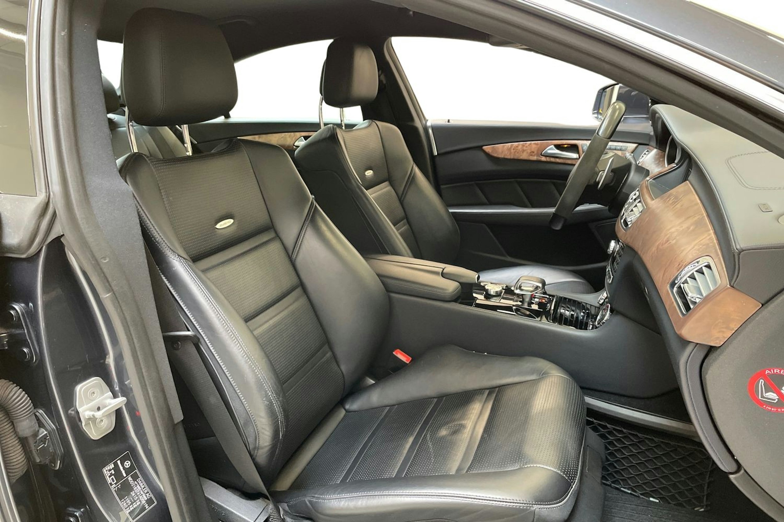 harmaa Mercedes-Benz CLS 63 AMG 2011 kuva 10.
