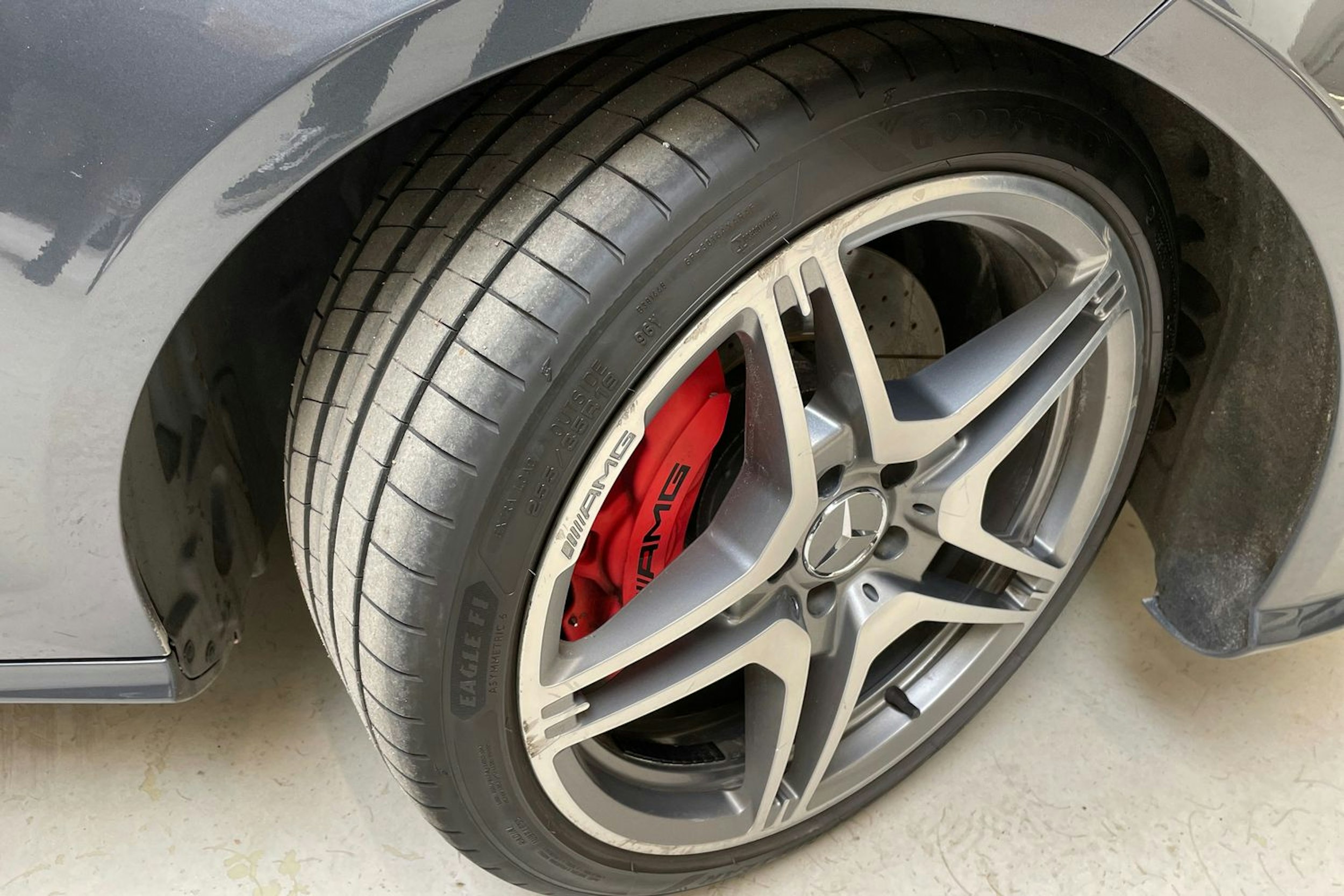 harmaa Mercedes-Benz CLS 63 AMG 2011 kuva 13.