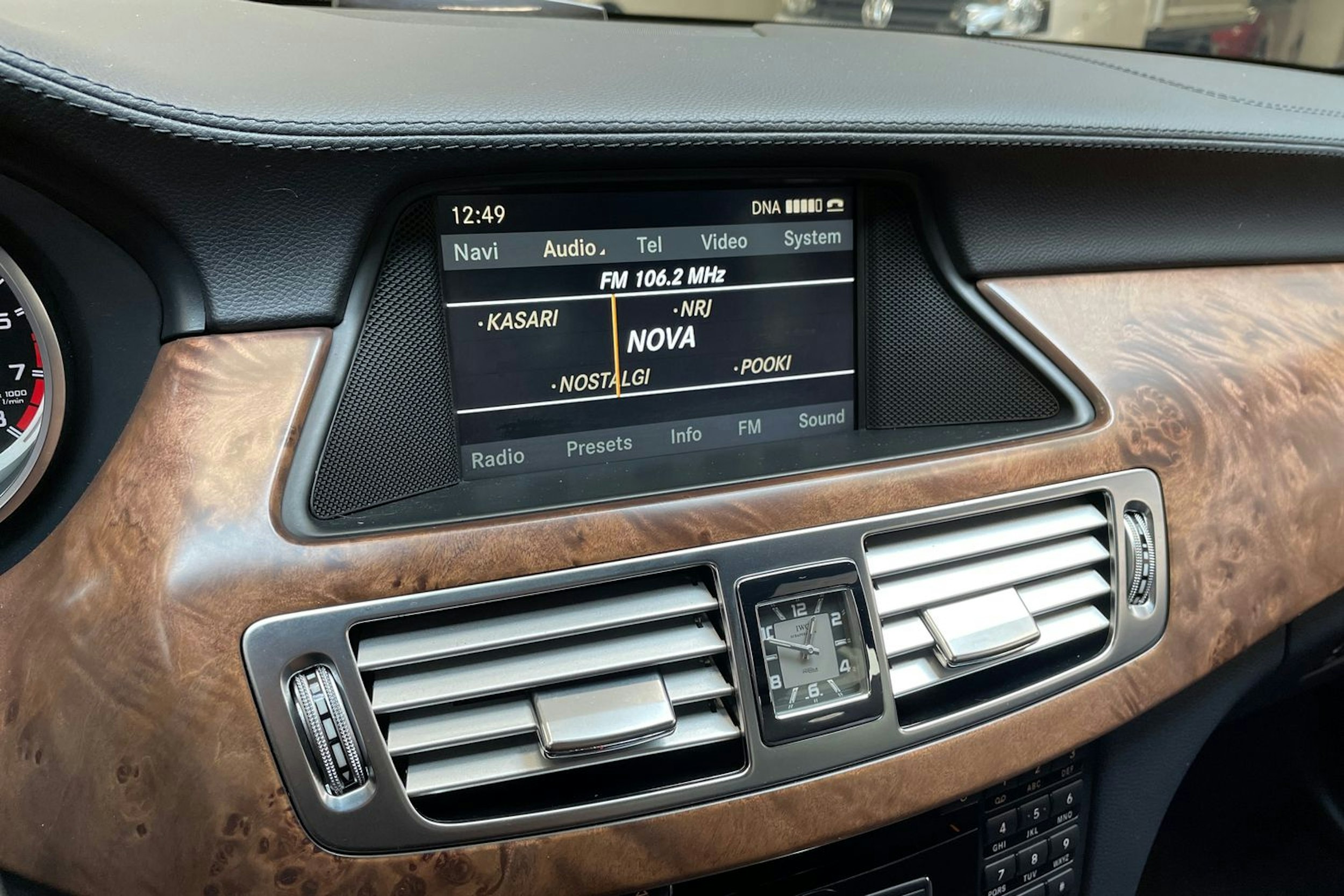 harmaa Mercedes-Benz CLS 63 AMG 2011 kuva 19.