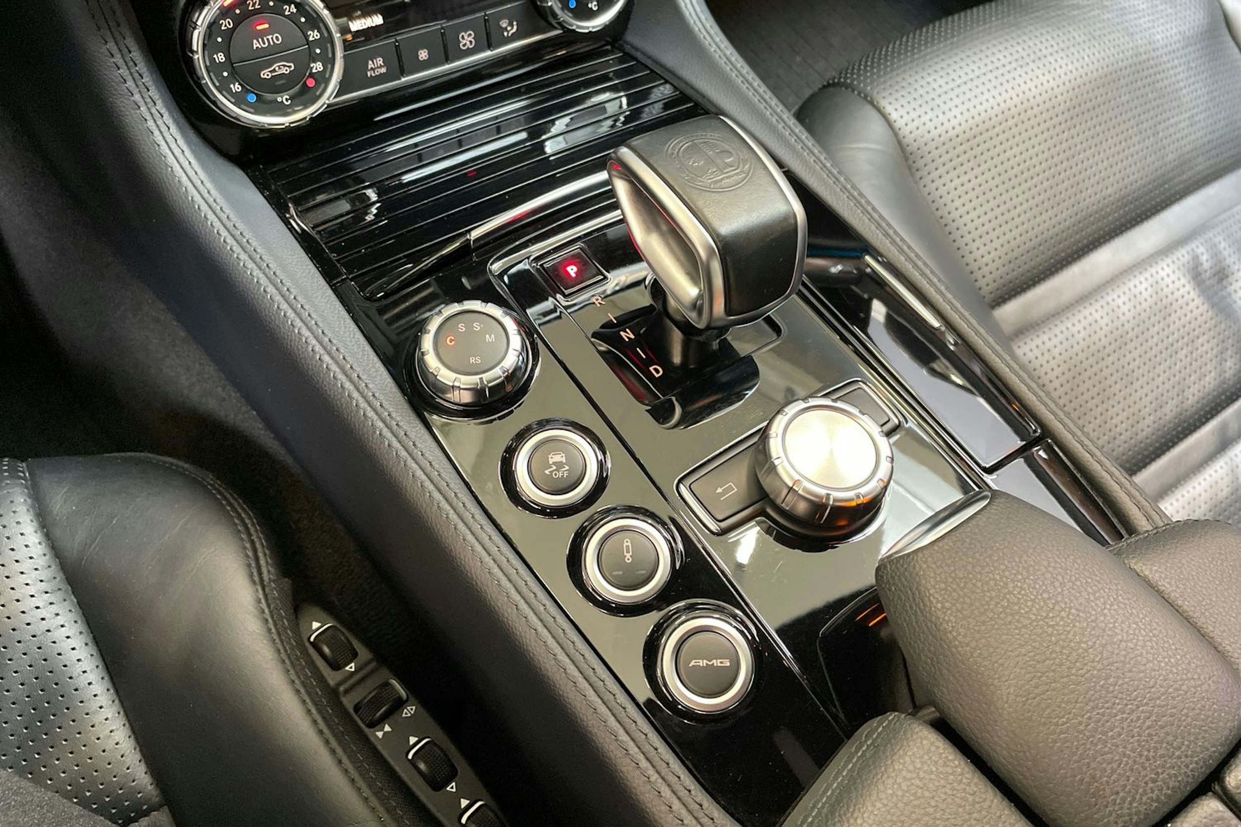 harmaa Mercedes-Benz CLS 63 AMG 2011 kuva 21.