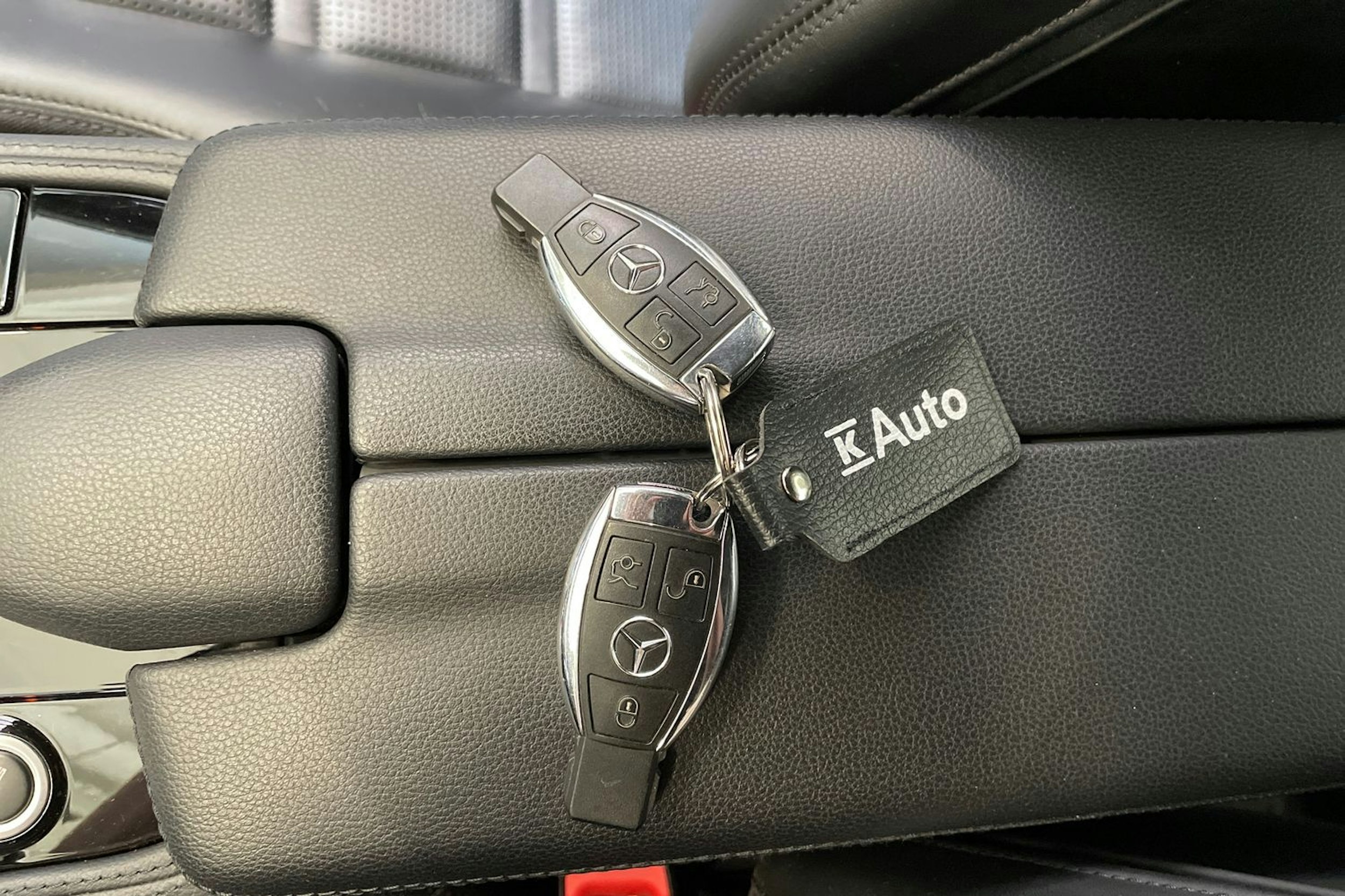 harmaa Mercedes-Benz CLS 63 AMG 2011 kuva 26.