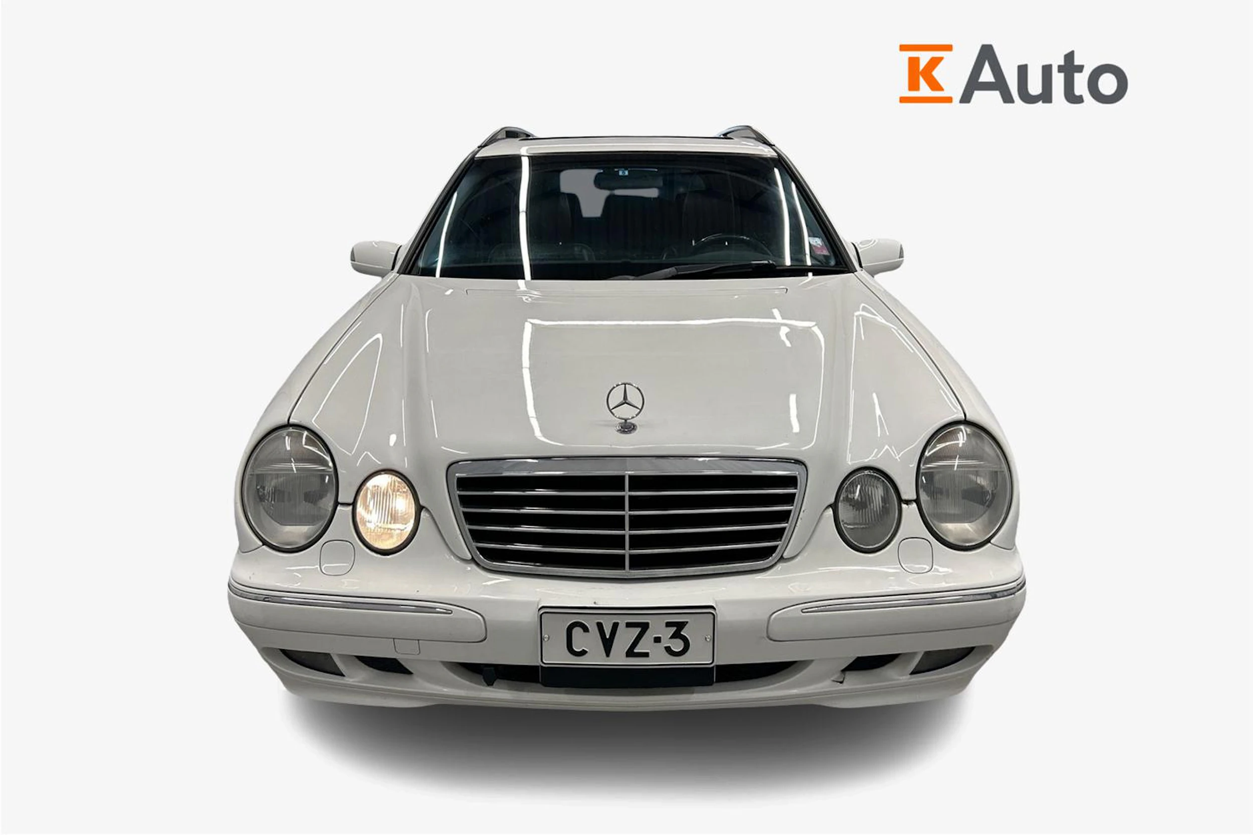 valkoinen Mercedes-Benz E 2000 kuva 4.