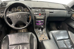 valkoinen Mercedes-Benz E 2000 kuva 7.