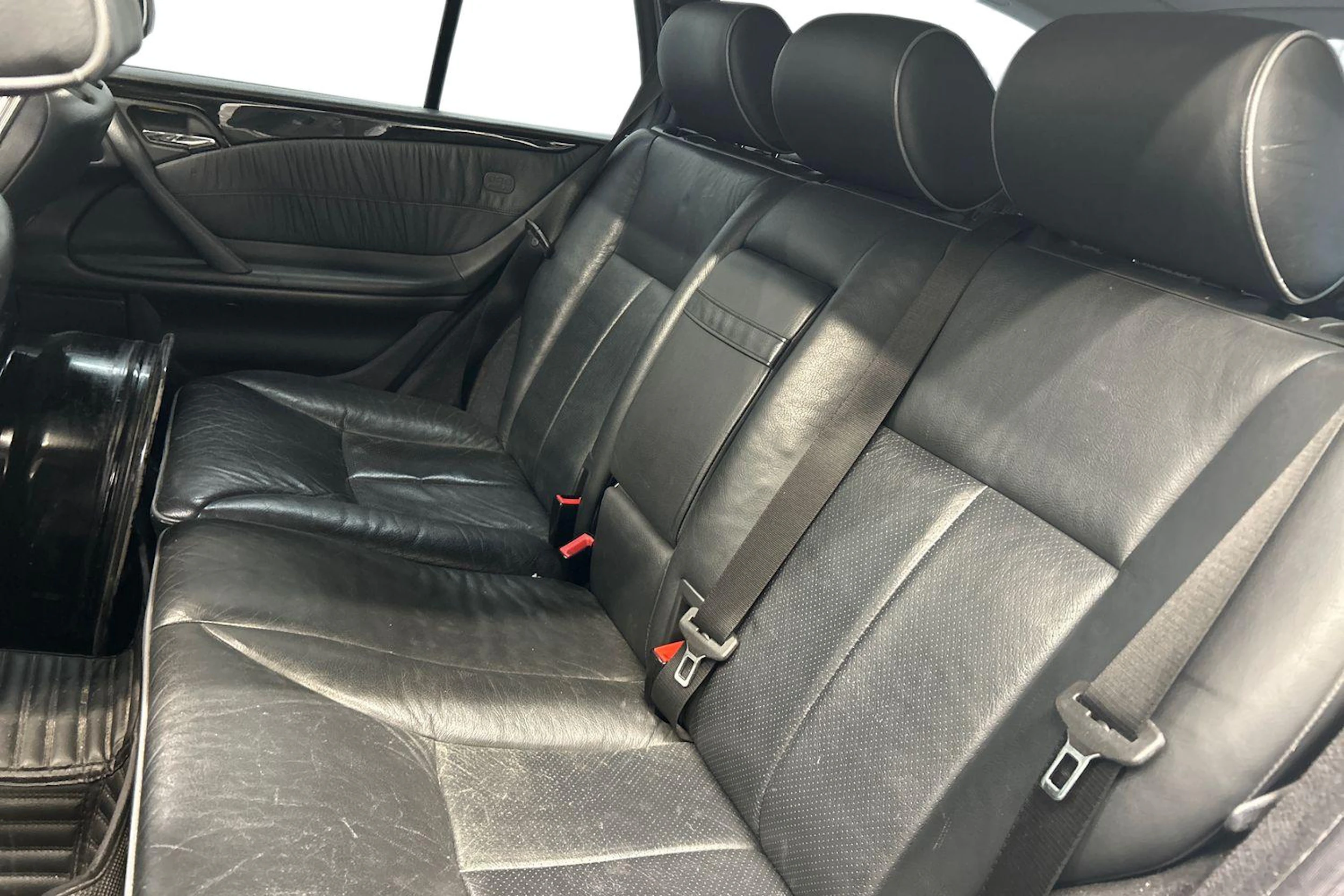 valkoinen Mercedes-Benz E 2000 kuva 8.