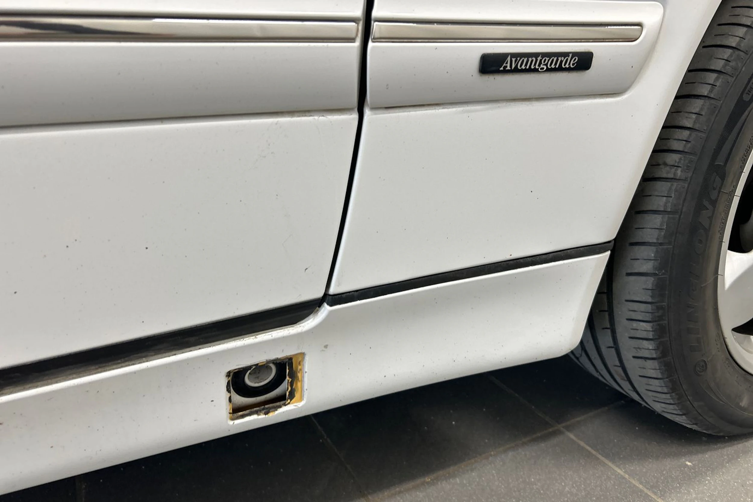 valkoinen Mercedes-Benz E 2000 kuva 24.