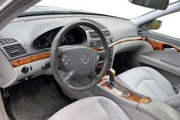 hopea Mercedes-Benz E 2002 kuva 3.
