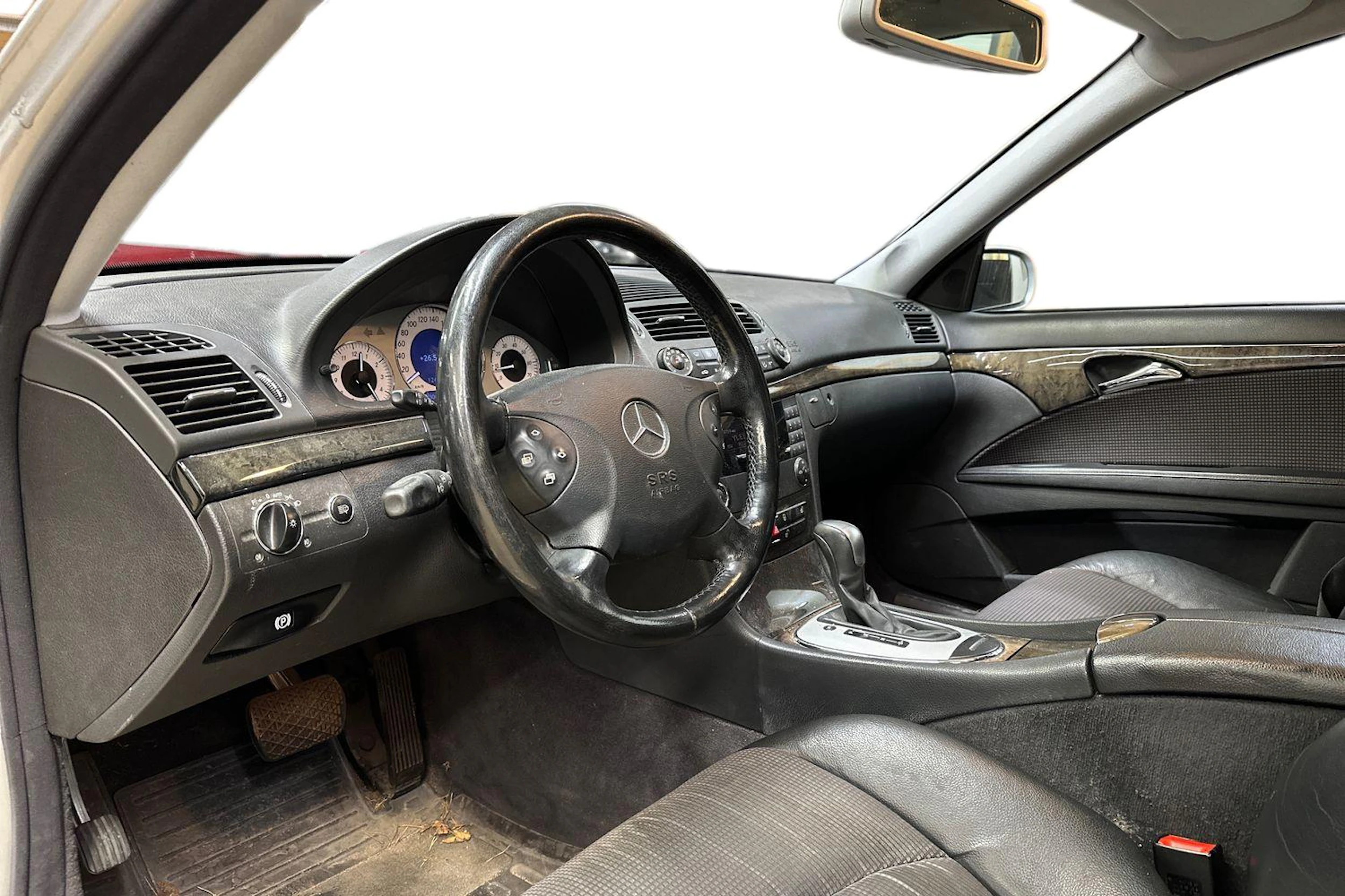 hopea Mercedes-Benz E 2003 kuva 3.