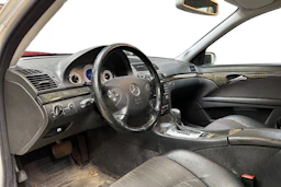 hopea Mercedes-Benz E 2003 kuva 3.