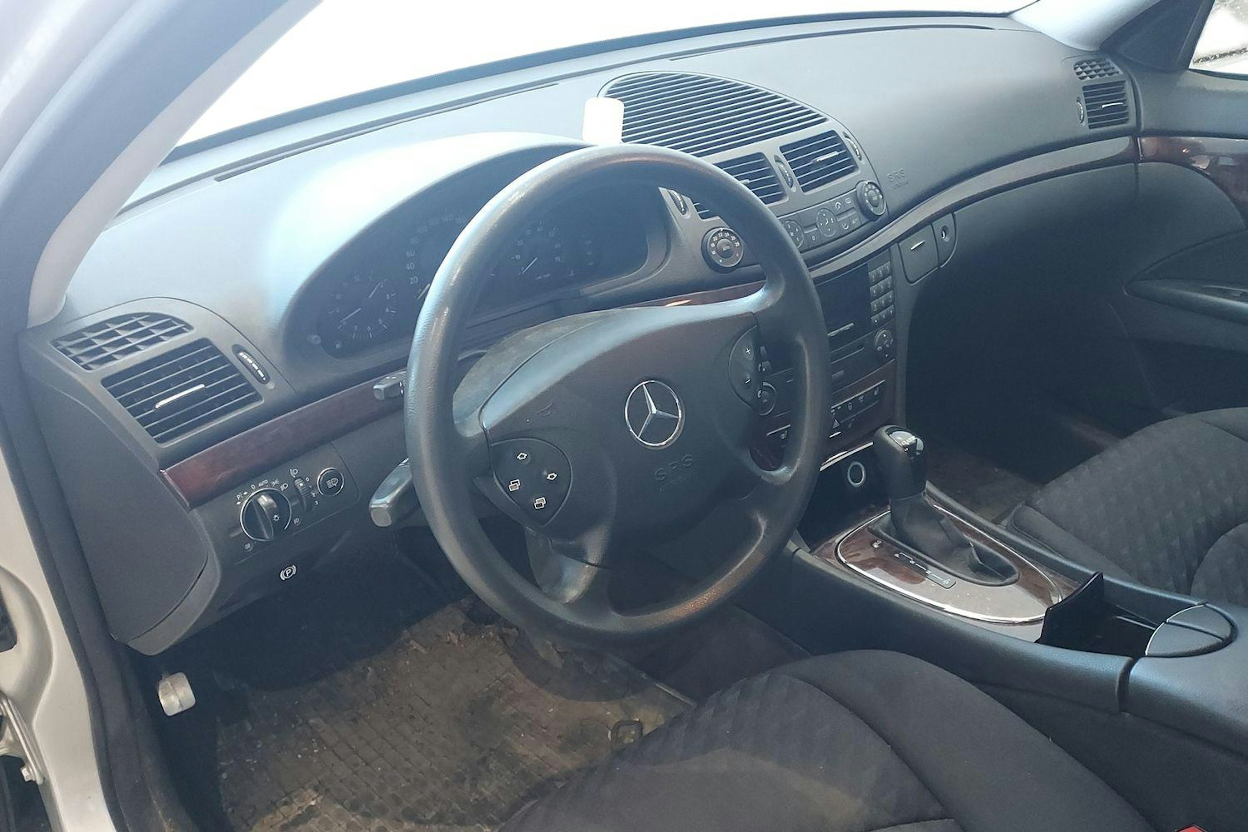 harmaa Mercedes-Benz E 2004 kuva 3.